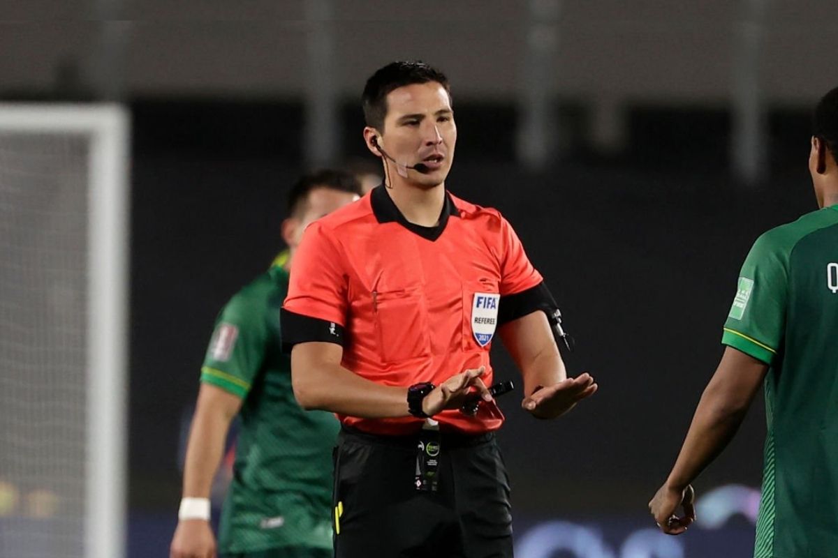 El árbitro ya tuvo presencias en Eliminatorias Qatar 2022 y será su primera vez en una Copa del Mundo. Foto: Conmebol.