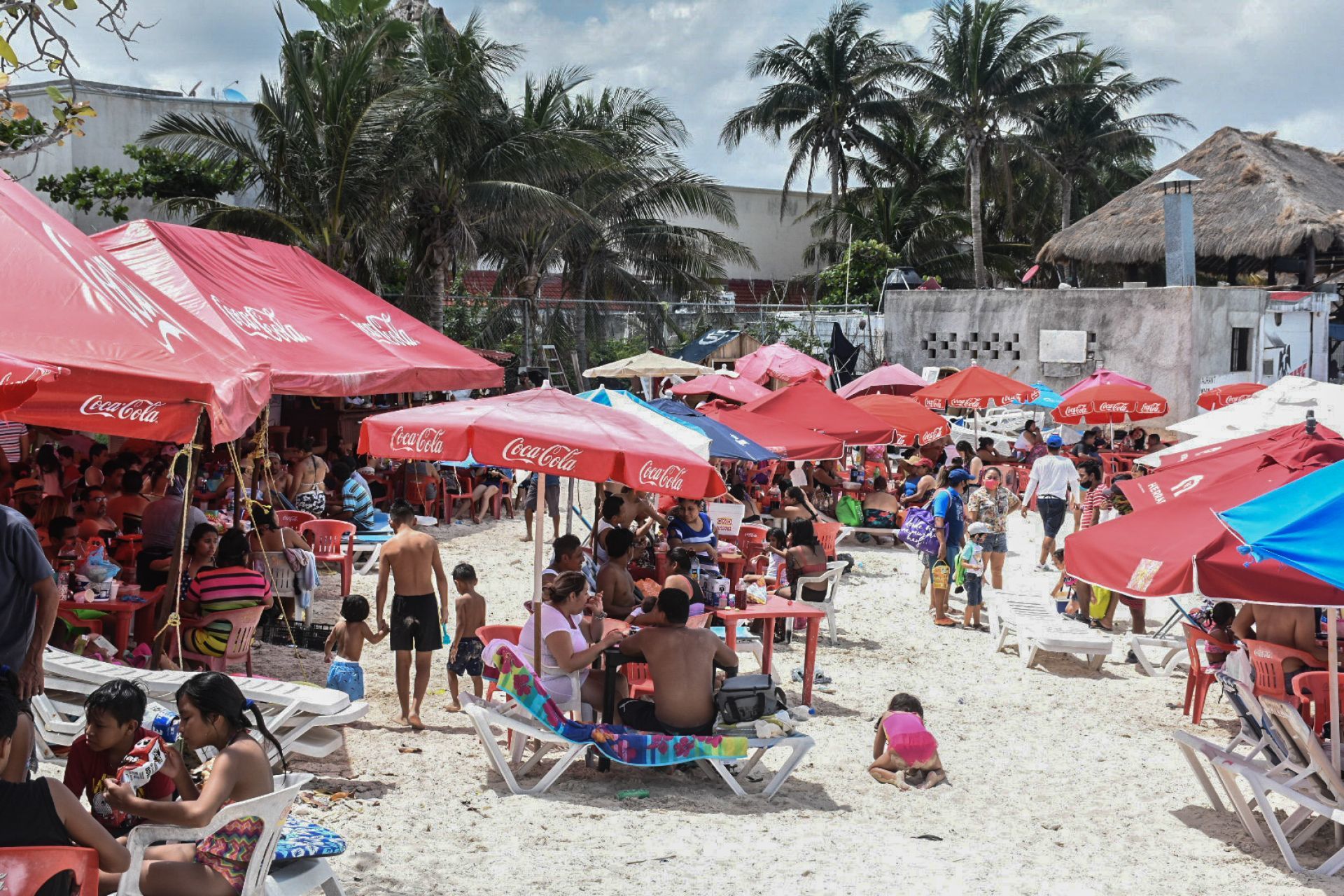 Turistas nacionales y extranjeros han llenado algunas de las playas más famosas en los últimos meses. (FOTO: CUARTOSCURO)