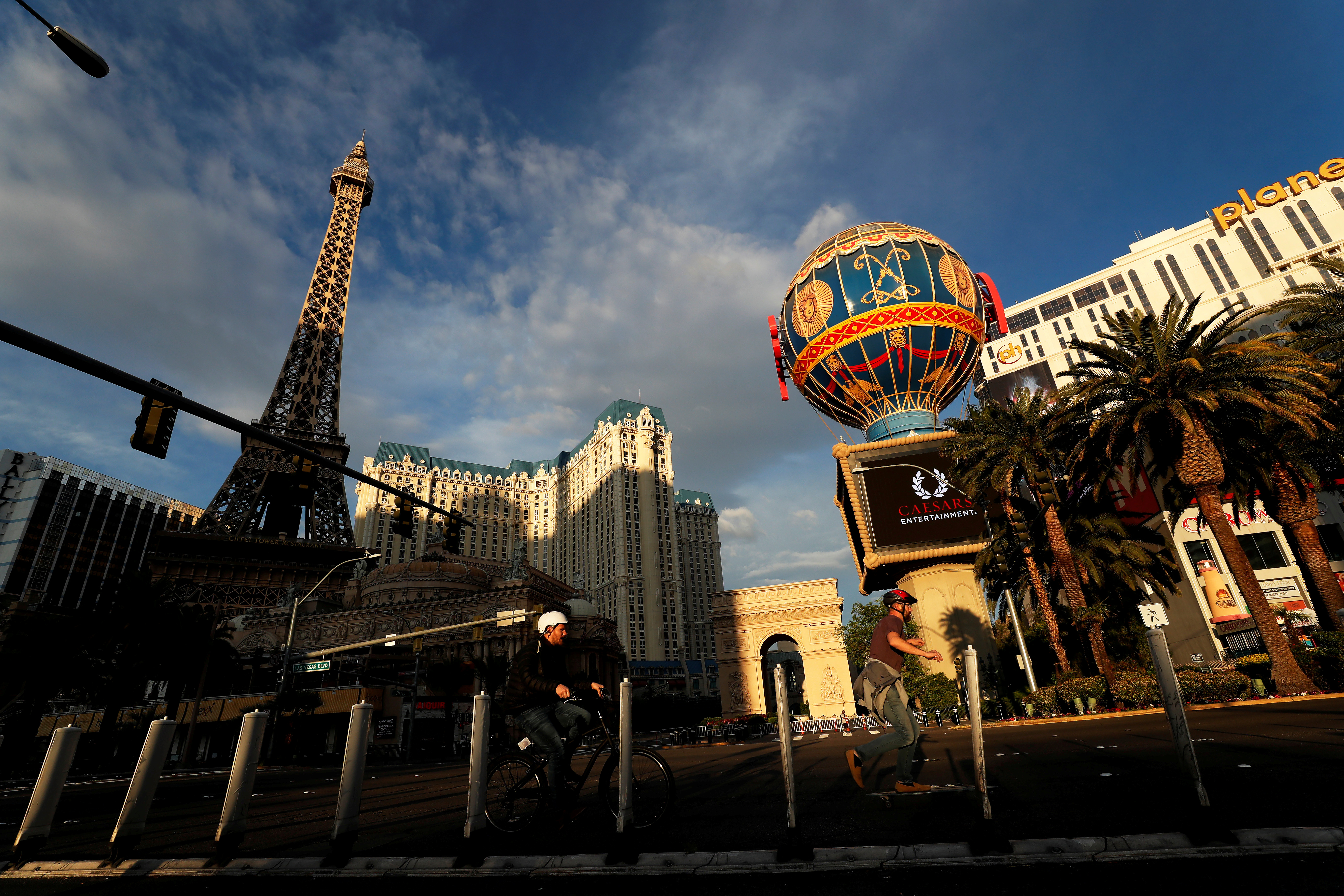 La ciudad de Las Vegas, habituada a las grandes multitudes, en una nueva normalidad (REUTERS/Shannon Stapleton/File Photo)