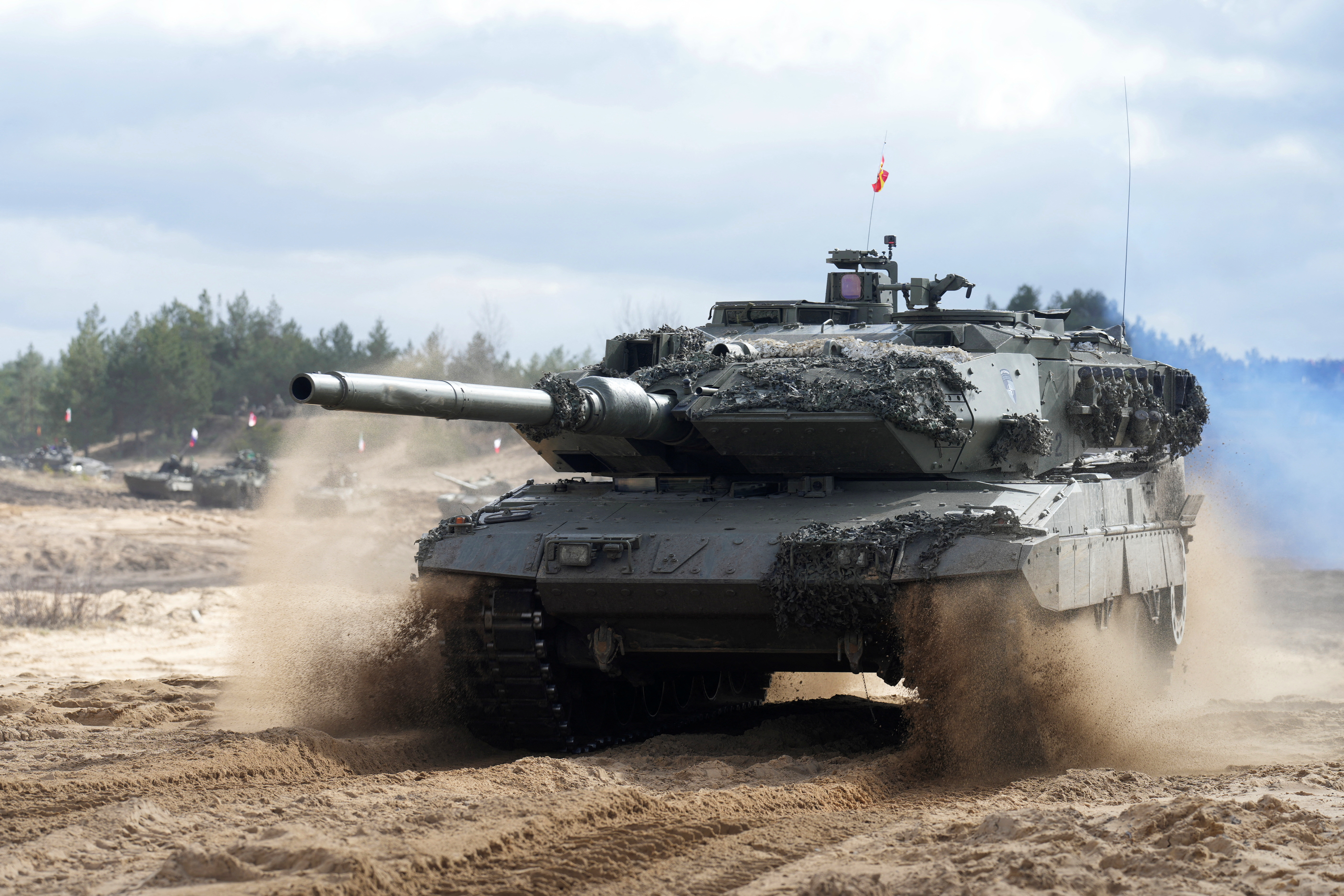 Tanque Leopard 2 español en ejercicios de la OTAN (Reuters)