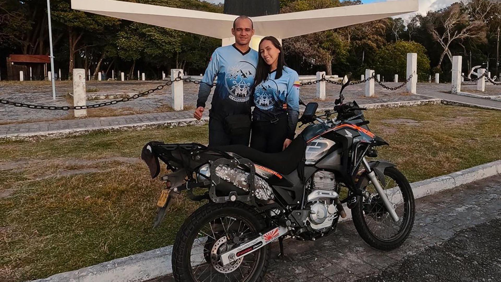 Horas después de ingresar al país, le robaron la moto en la Panamericana a una pareja colombiana que viajaba por Sudamérica