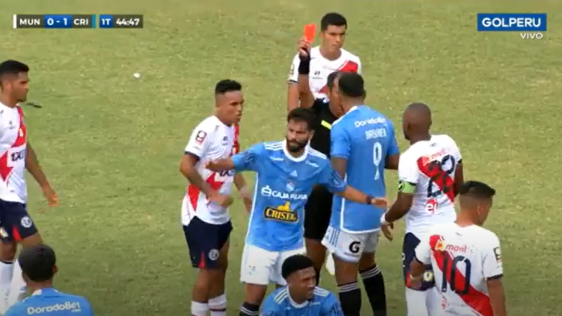 Infantil expulsión de Jesús Castillo tras provocación de Fernando Pacheco en el Cristal vs Municipal por Liga 1