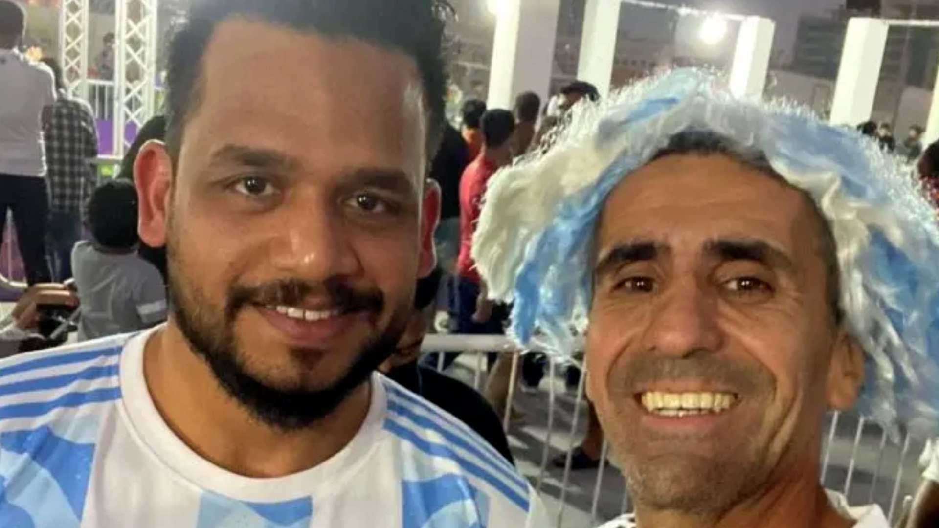 Marcelo Martínez, con una peluca en la cabeza, está detenido en Qatar desde el 12 de octubre