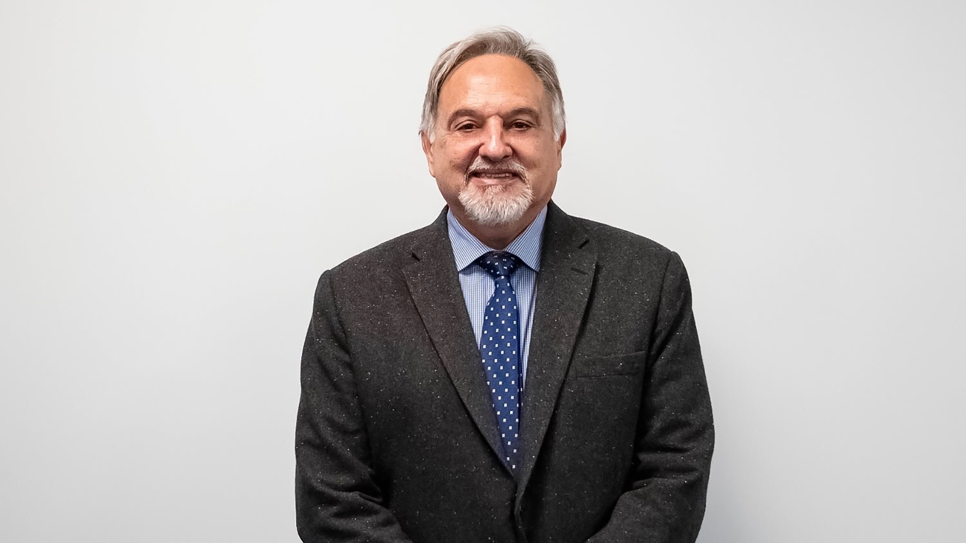 Carlos Díaz es especialista en Nefrología, Medicina Interna y Economía y Gestión de Hospitales.