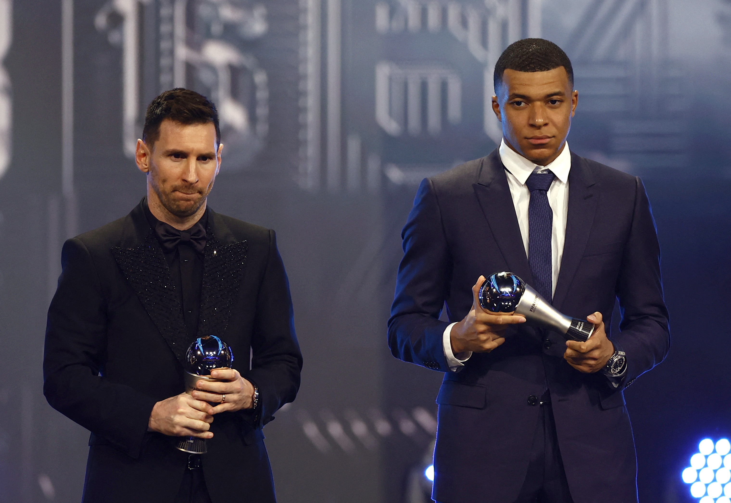 Messi y Mbappé, juntos en la entrega de los reconocimientos por formar parte del equipo ideal (REUTERS/Sarah Meyssonnier)