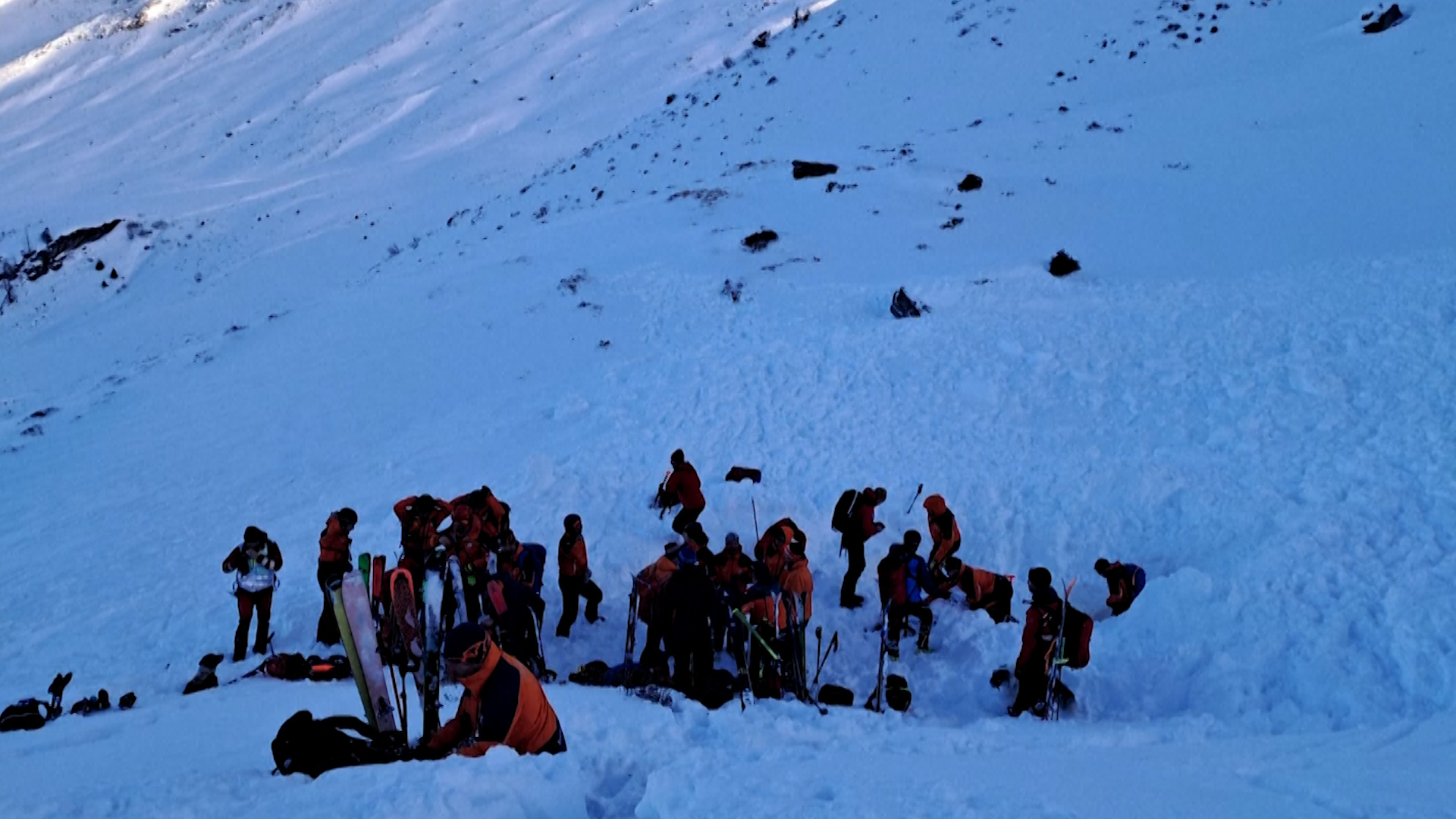 Al menos ocho personas murieron en una serie de avalanchas en Austria 