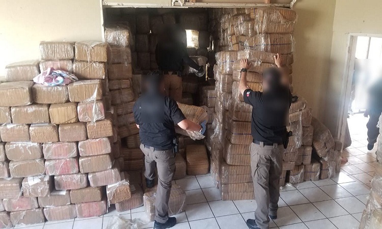 Toneladas de droga llegan a México por aire. (Foto: FGR)