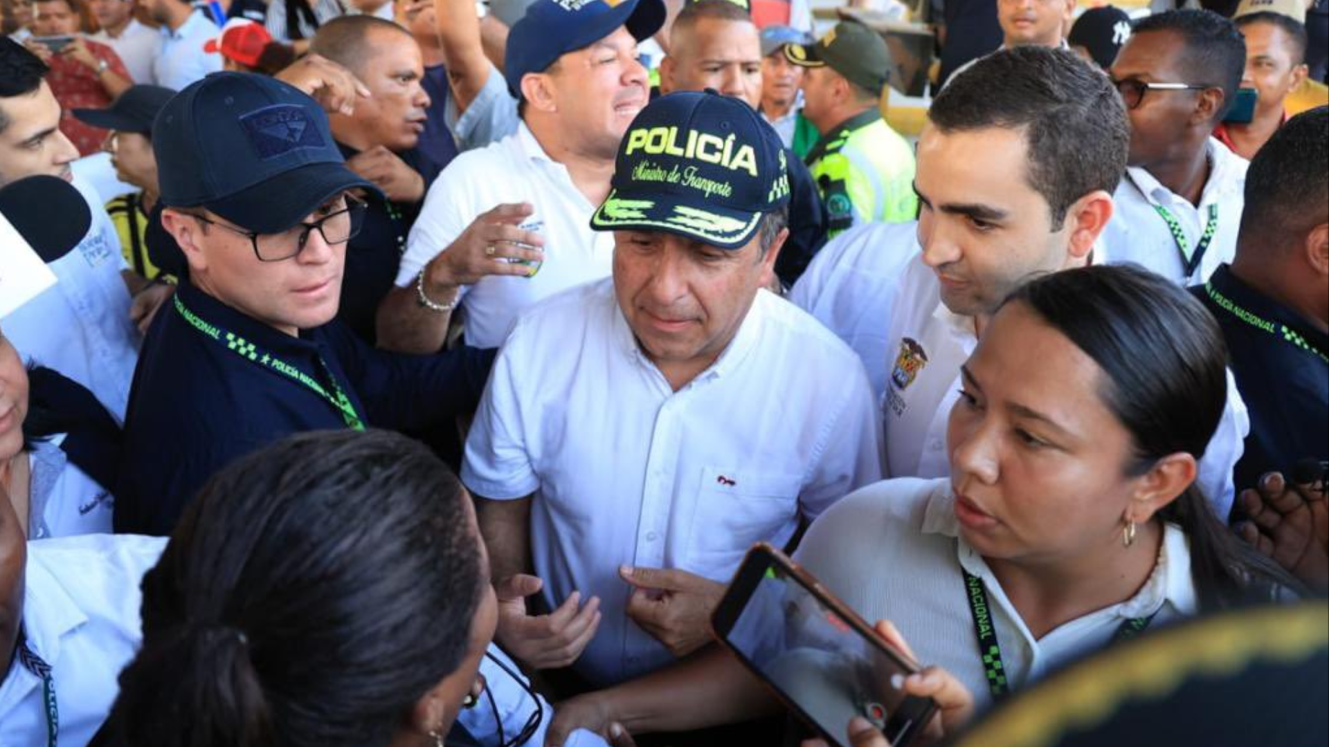 Video: el ministro de Transporte, Guillermo Reyes, fue aclamado por suspender cobros en peaje de Turbaco (Bolívar) 