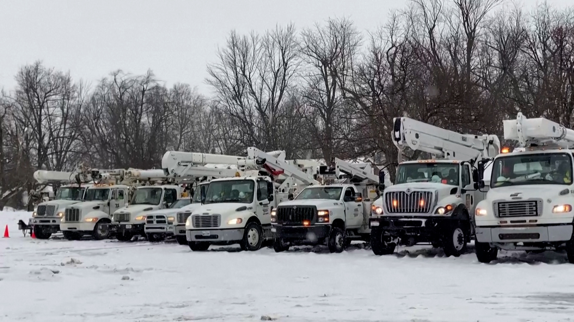En Buffalo y Siracusa pronosticaban acumulaciones adicionales de nieve de 30 cm hasta el martes 