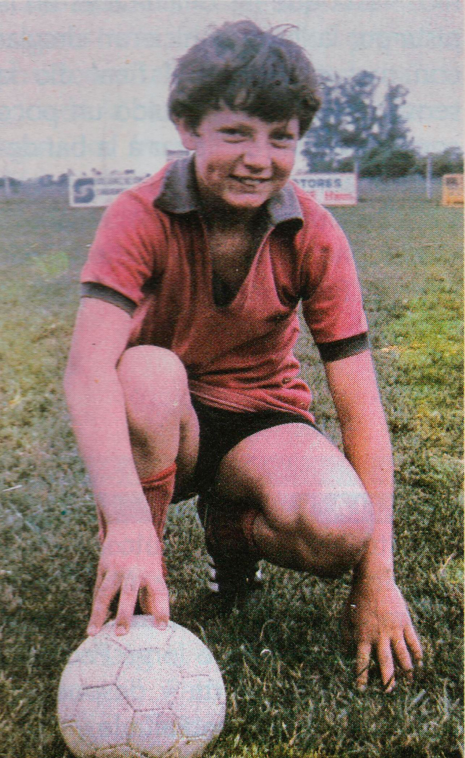 De muy pequeño, en la época de jugador de fútbol (Archivo CORSA)