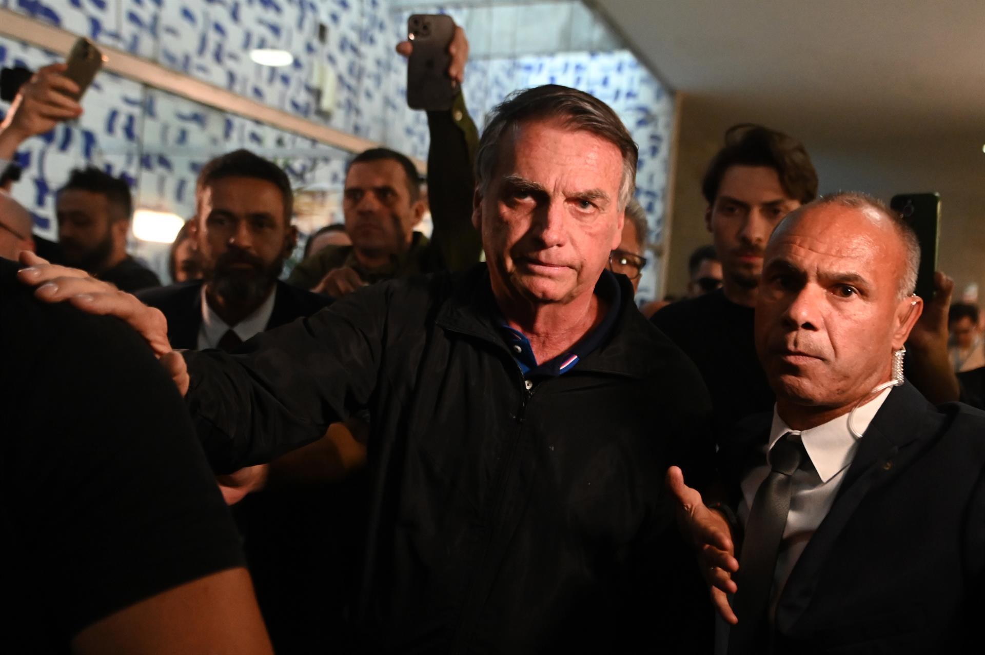 El Tribunal Supremo de Brasil autorizó a Jair Bolsonaro a salir de su domicilio para exámenes médicos en Brasilia 