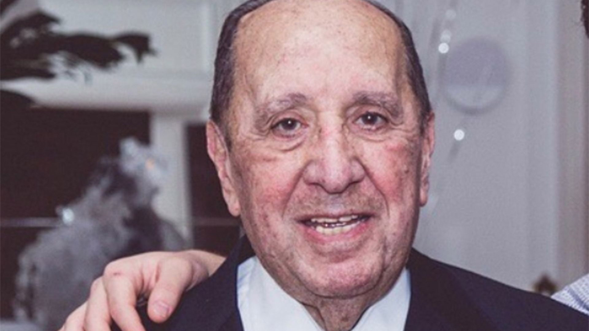 Elías Masri, empresario argentino radicado en Nueva York, donde murió por Covid-19 a los 91 años. Su cuerpo regresó embalsamado al país en un vuelo de Aerolíneas Argentinas que repatrió argentinos desde los Estados Unidos.