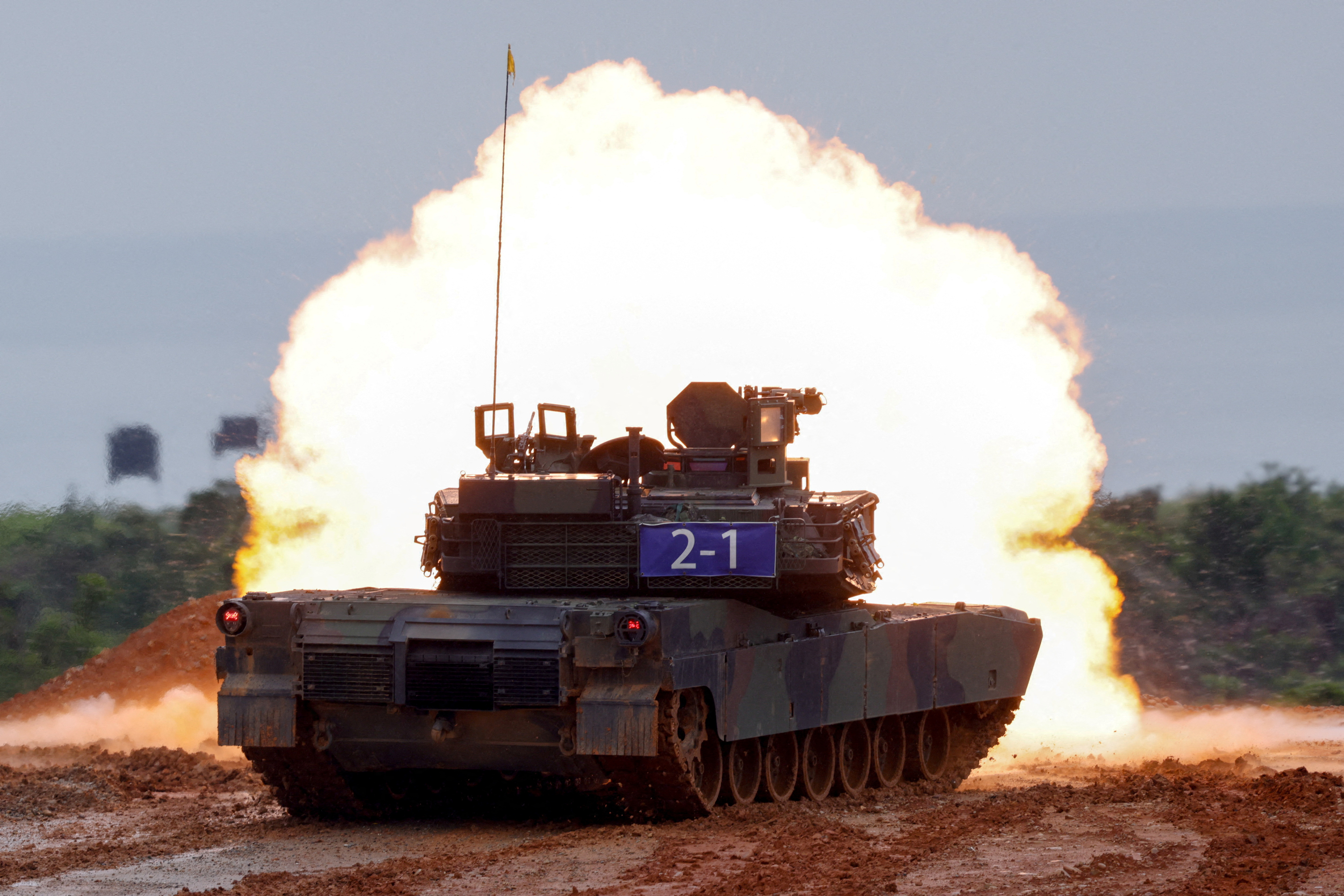 Taiwán desplegó sus tanques Abrams en un ensayo con fuego real como parte de sus maniobras anuales de defensa - Infobae