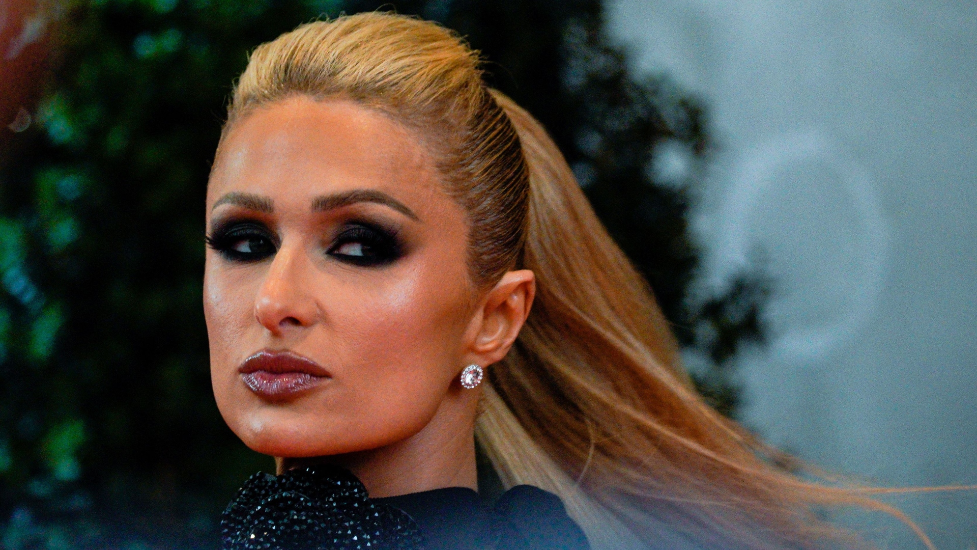Paris Hilton compartió su pena por la muerte de su compañera durante 23 años: “No hay palabras para este dolor”