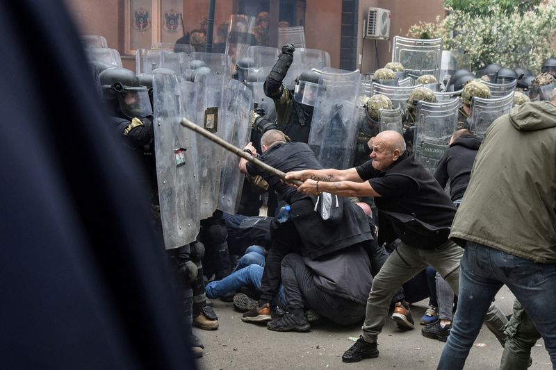 La irrupción de los manifestantes fue reprimida por las fuerzas de seguridad (REUTERS)