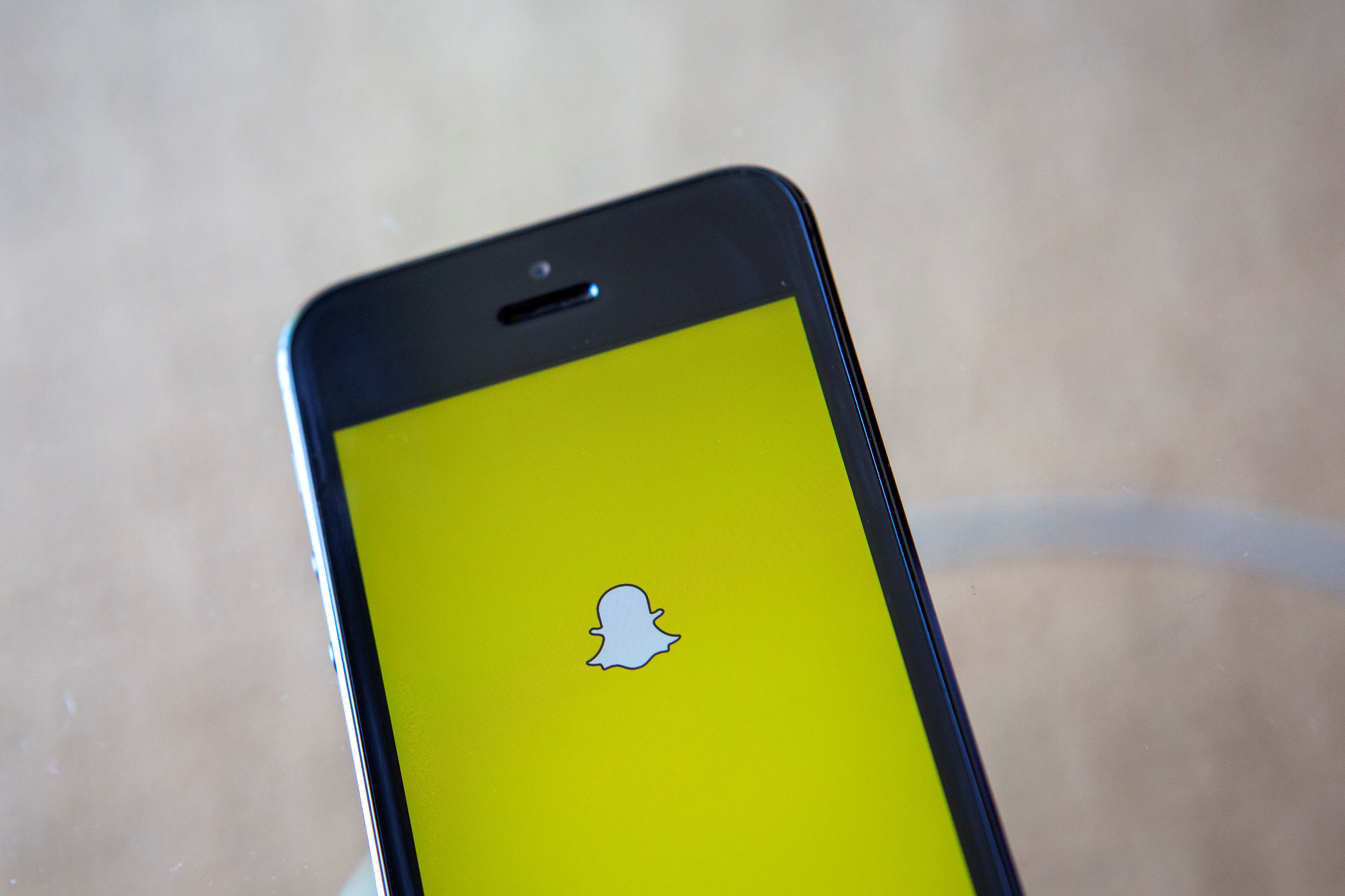 Snapchat añadió funciones de control parental  (Foto: REUTERS/Eric Thayer/File Photo)