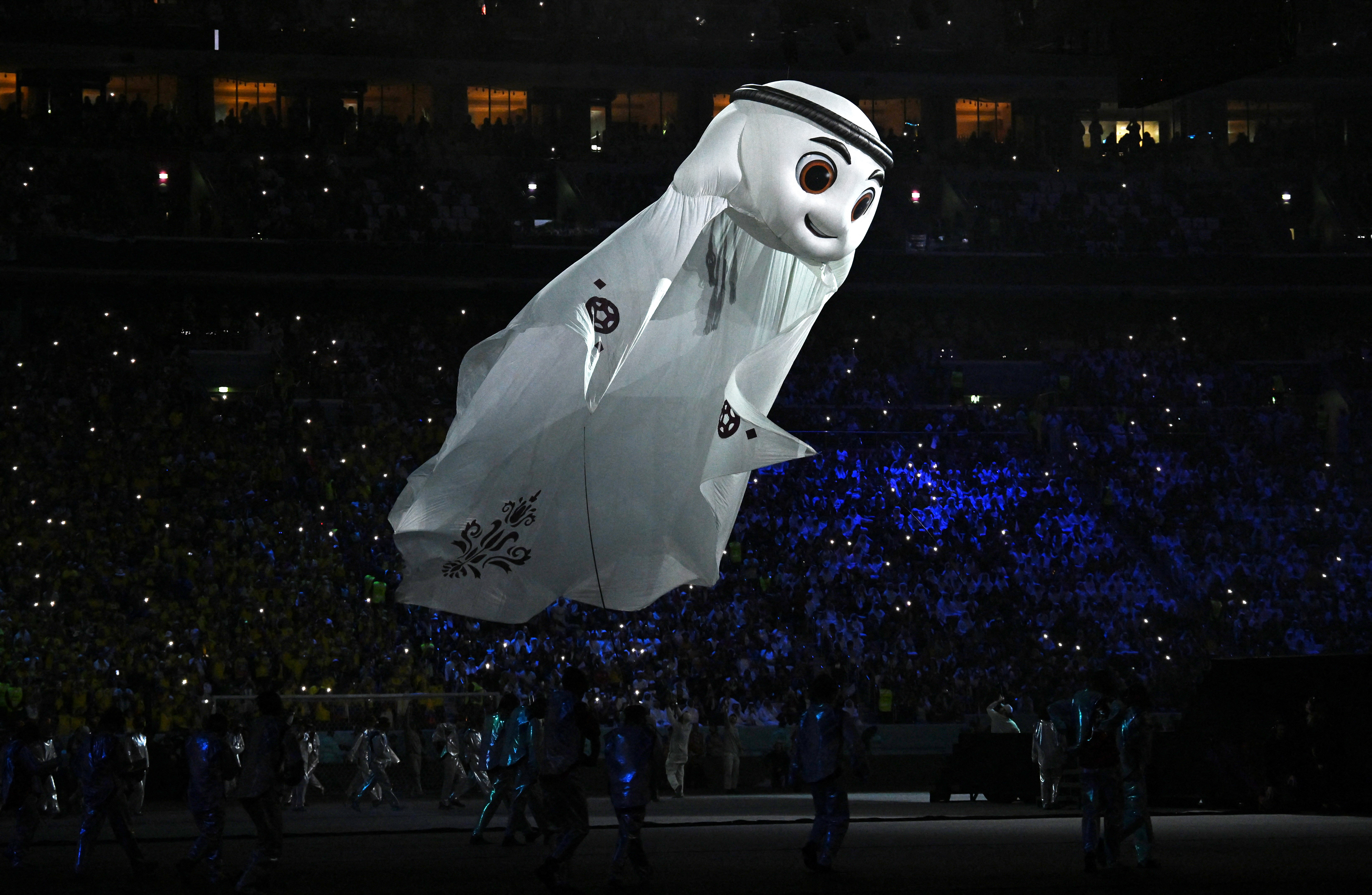 En los 35 minutos que duró el espectáculo, la ceremonia de inauguración del Mundial de Qatar 2022 tuvo de todo: color, luces y un catálogo de escenas de certámenes pasados (REUTERS/Dylan Martinez)
