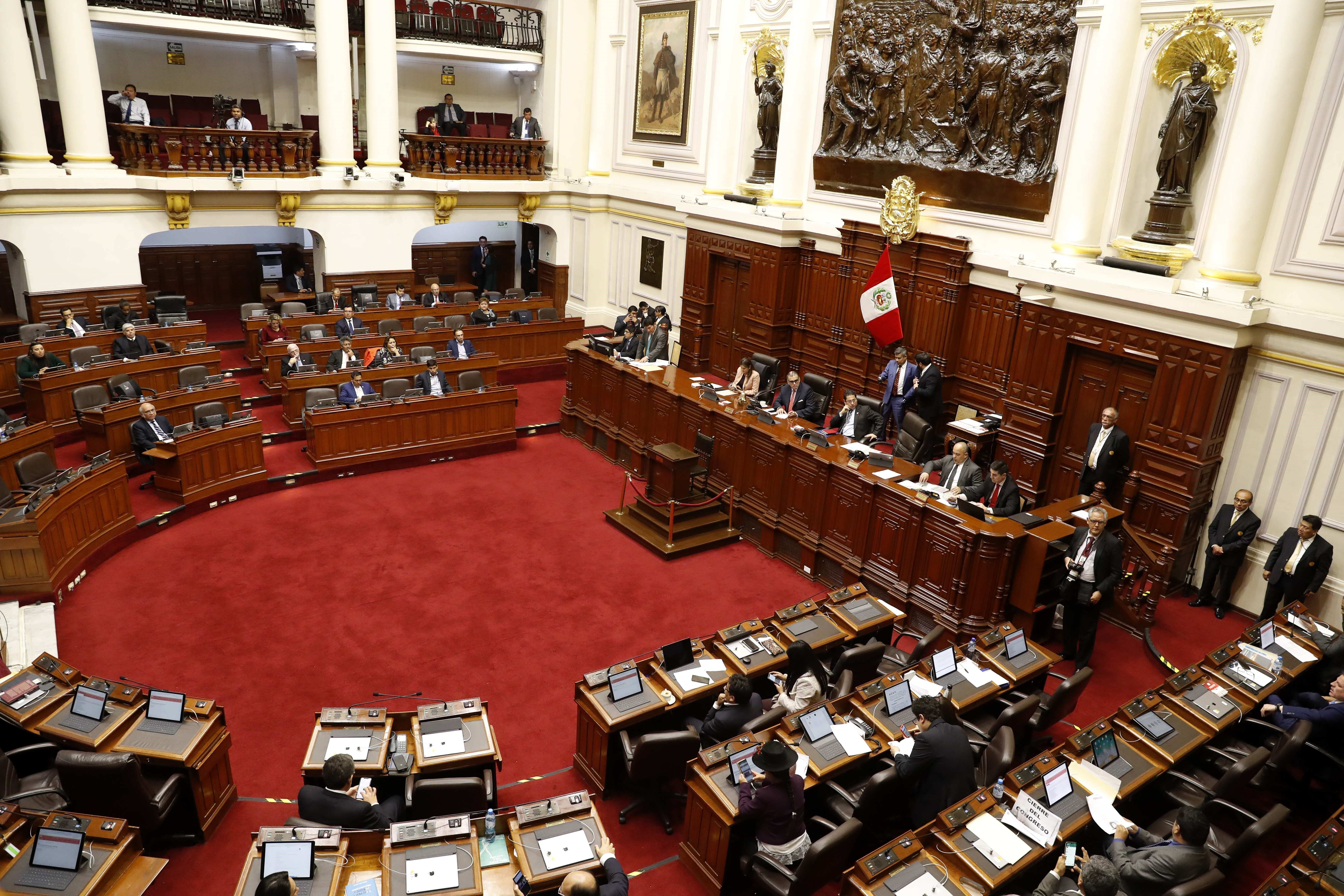 El Congreso peruano debate la apertura de un juicio político de destitución al presidente Pedro Castillo