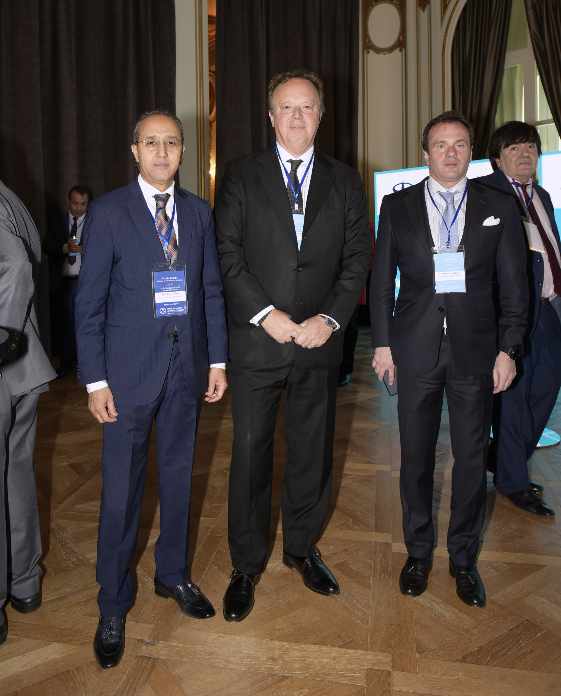 El embajador de Marruecos, Fares Yassir; el presidente del Banco de Valores, Juan Nápoli, y Juan Pablo Maglier 
