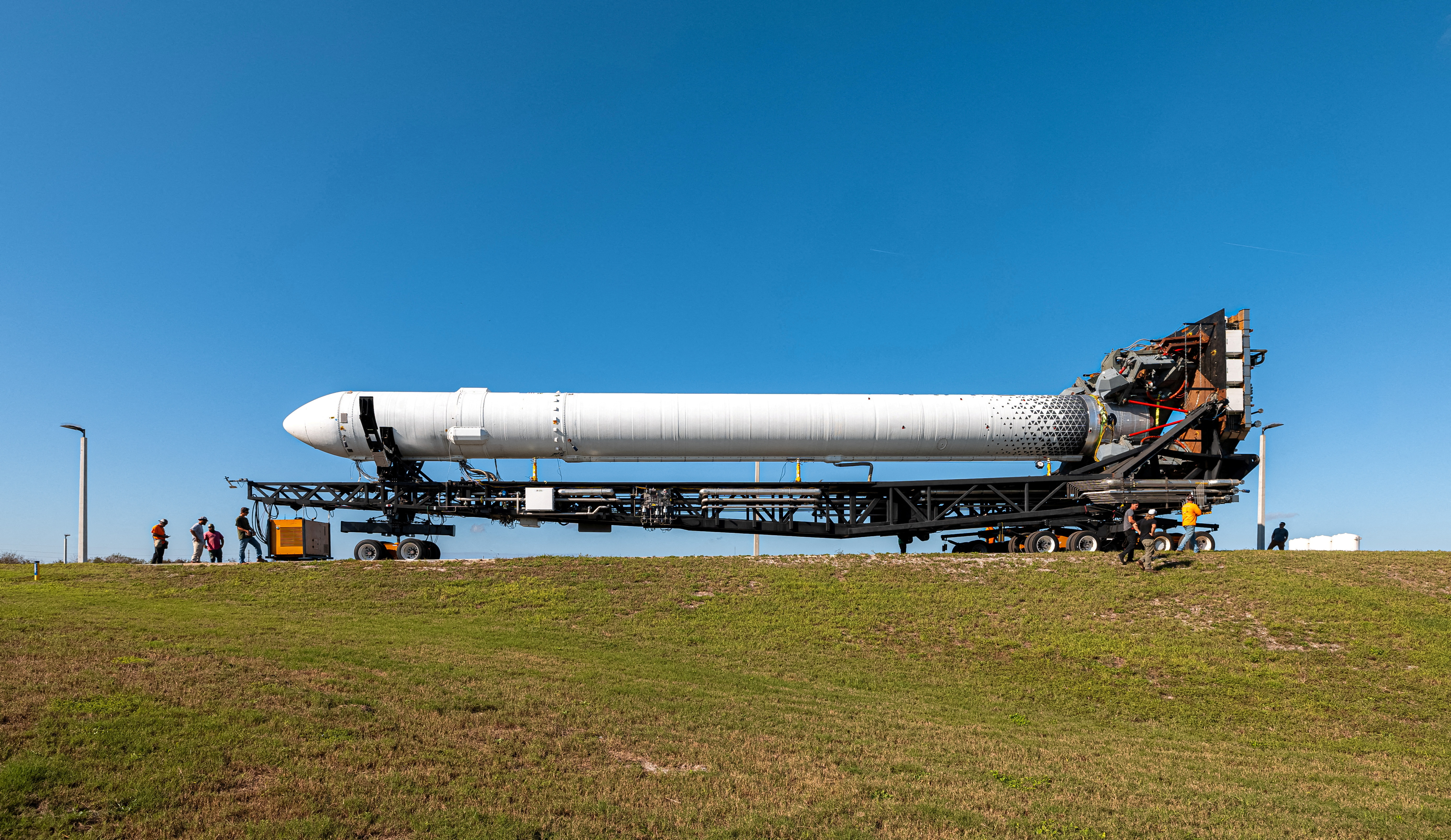 El cohete de Relativity Space, en Cabo Cañaveral. Mide 33,5 metros de altura y tiene 2,2 metros de diámetro (Reuters)