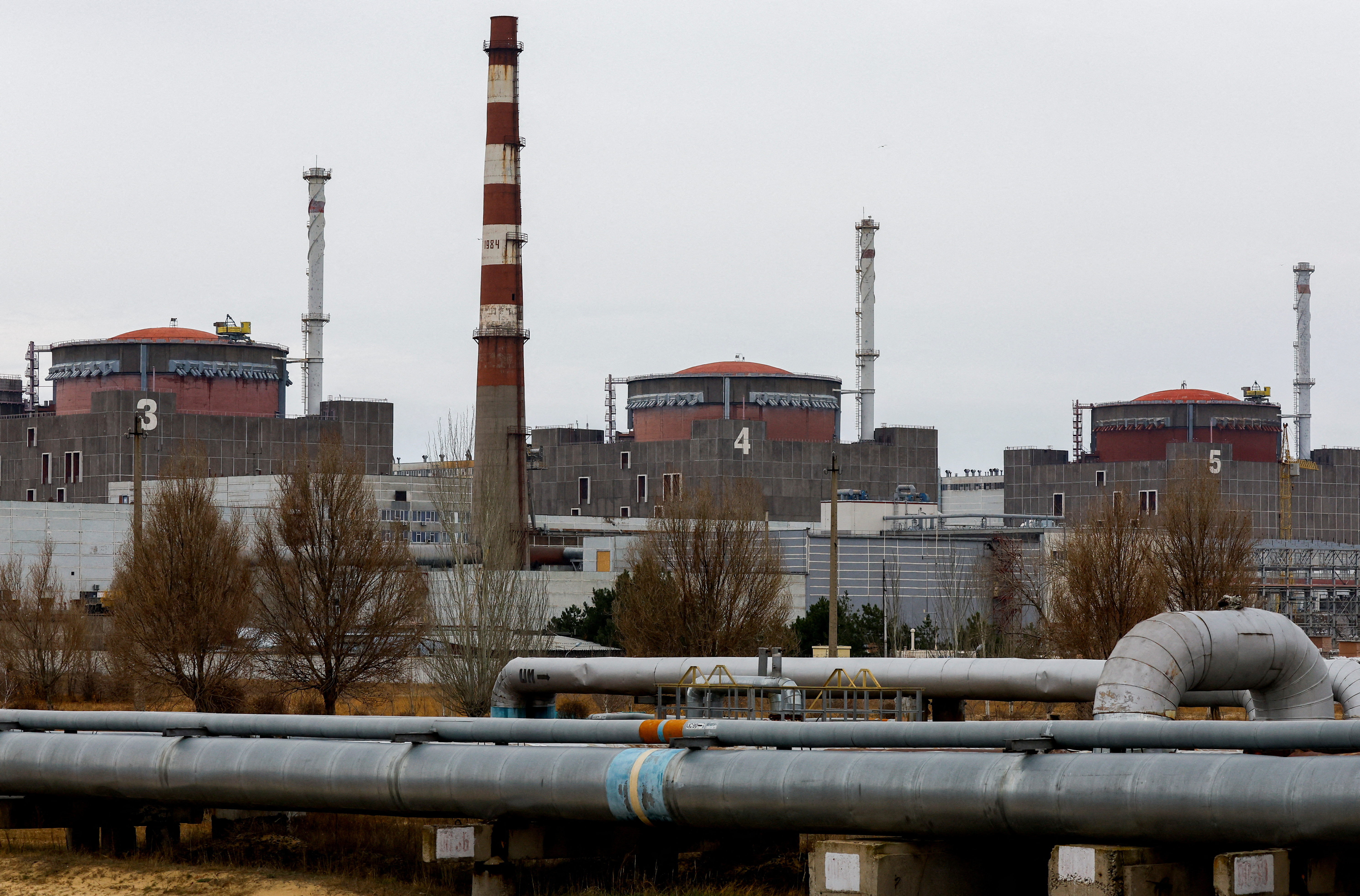 La central nuclear de Zaporizhzhia a las afueras de la ciudad de Enerhodar en la región de Zaporizhzhia, Ucrania controlada por Rusia, 24 de noviembre de 2022. REUTERS/Alexander Ermochenko/archivo