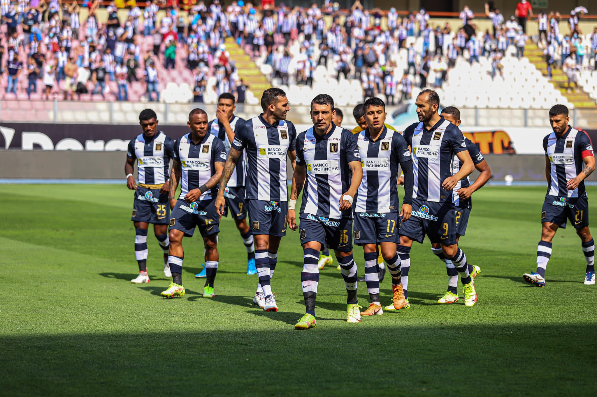 La dirigencia de Alianza Lima se encuentra armando el plantel para competir en la Copa Libertadores el 2022. | Foto: Alianza Lima