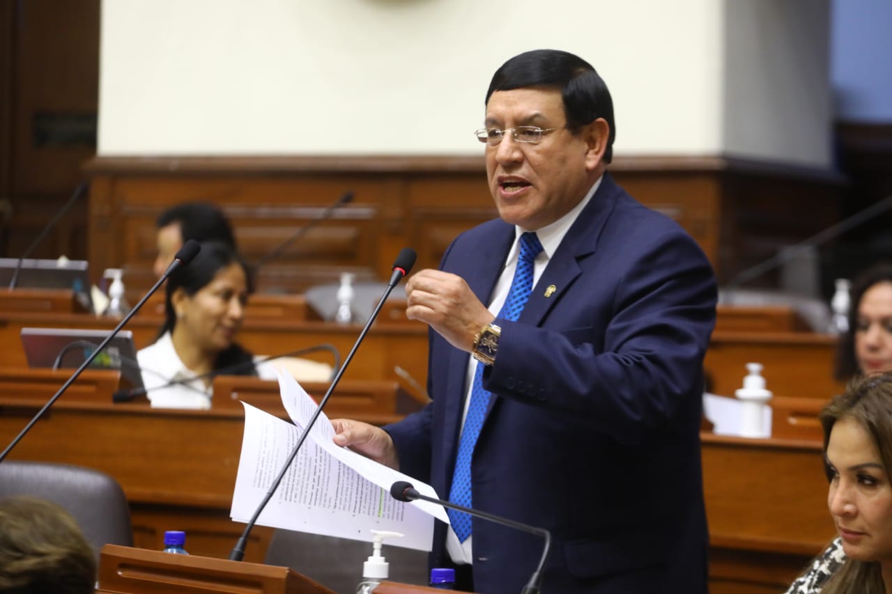 Parlamentario Alejandro Soto Reyes de la bancad de APP defiende dictamen presentado por el Congreso de la República.