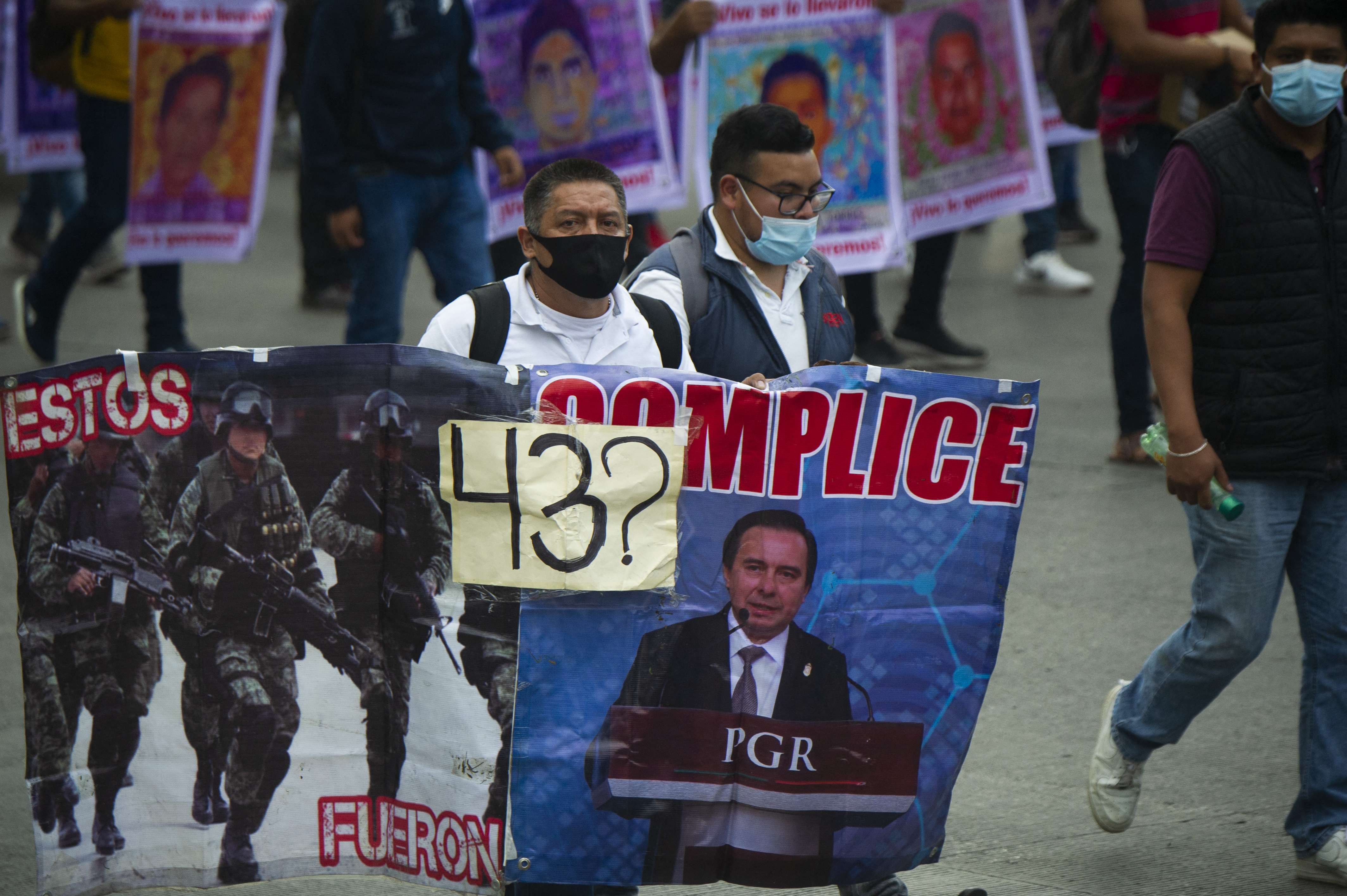 La población ha protestado en múltiples ocasiones exigiendo aclaración de los hechos y justicia para los 43 normalistas de Ayotzinapa. (Foto: CLAUDIO CRUZ / AFP)