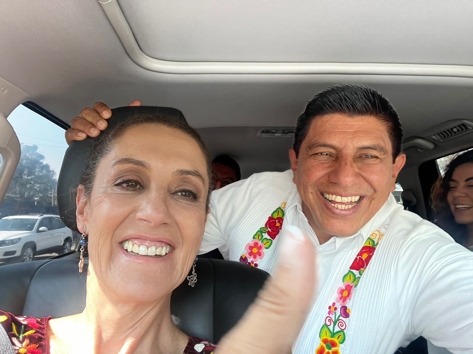 Claudia Sheinbaum con Salomón Jara, candidato de Morena para gobernador de Oaxaca, durante su última visita (Foto: Twitter/@Claudiashein)