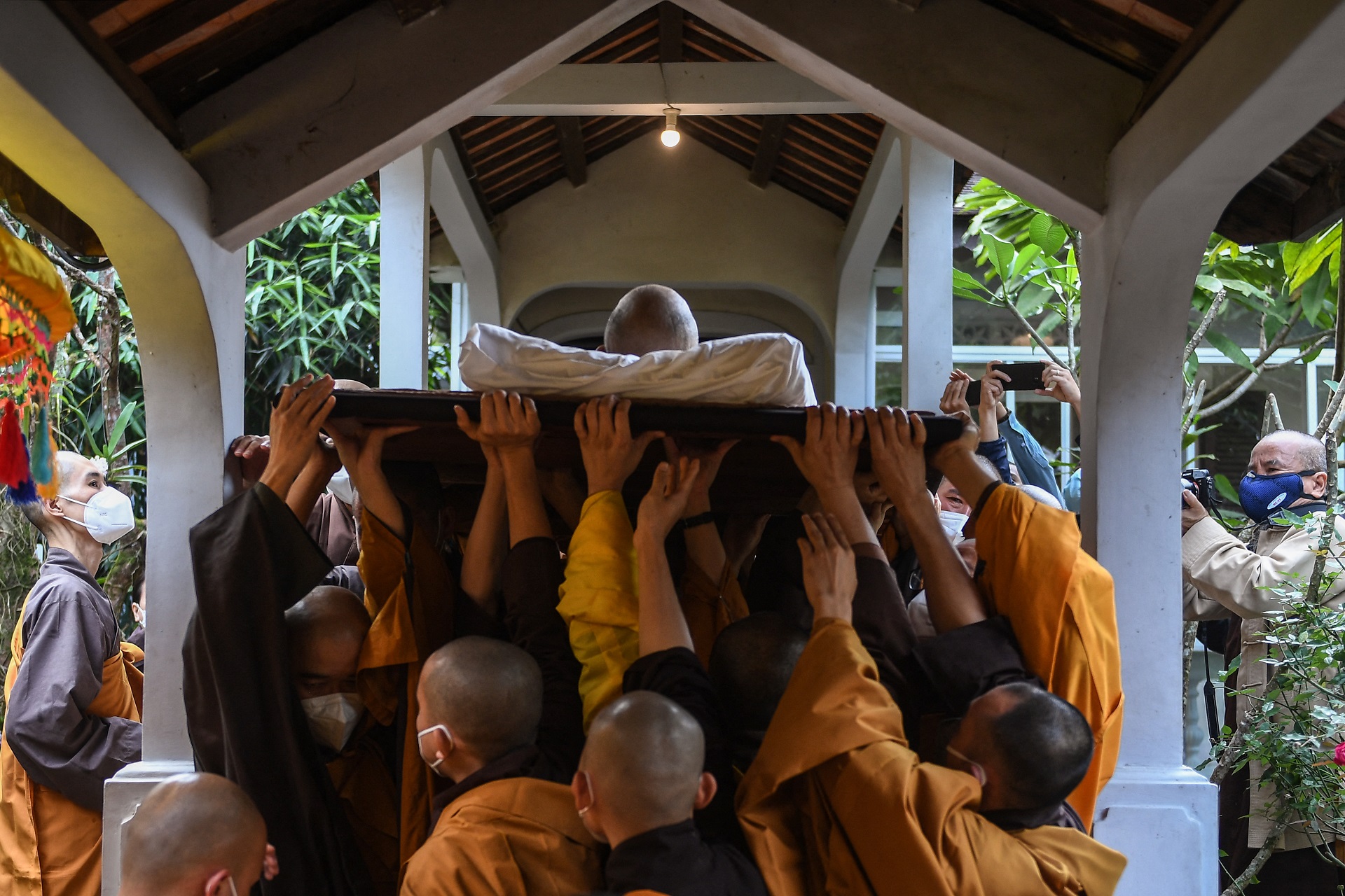 Funeral del monje en la pagoda Tu Hieu (AFP)
