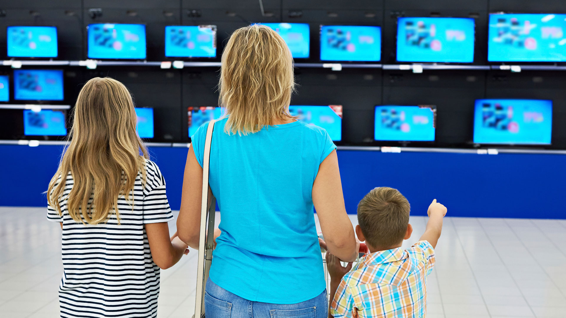 Los precios de los televisores treparon en torno al 50% desde marzo, impulsados por el dólar y la poca oferta
