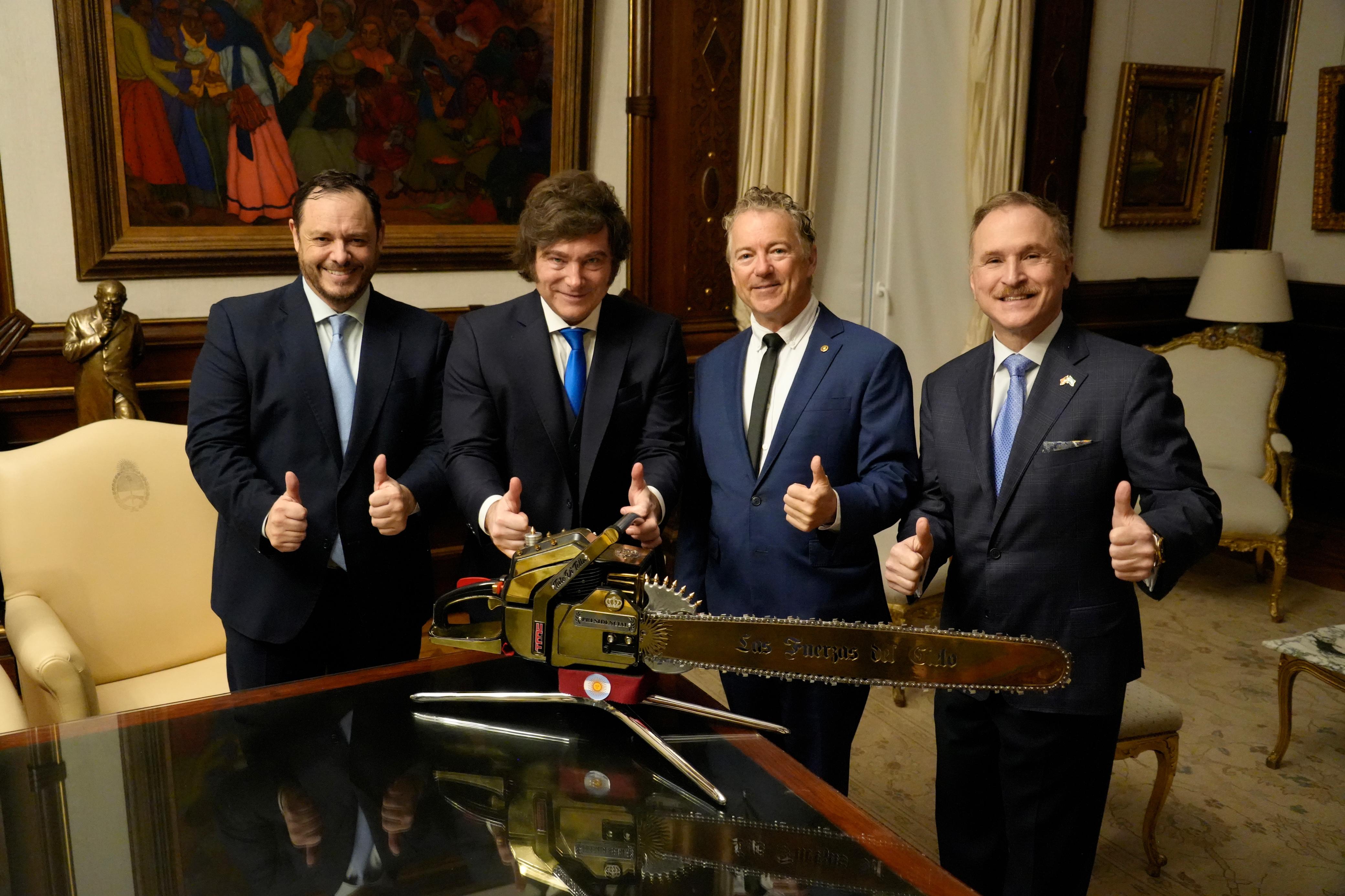 Eddy Mitchell regresa a los escenarios a los 82 años: el ícono del rock francés vuelve al ruedo en 2025