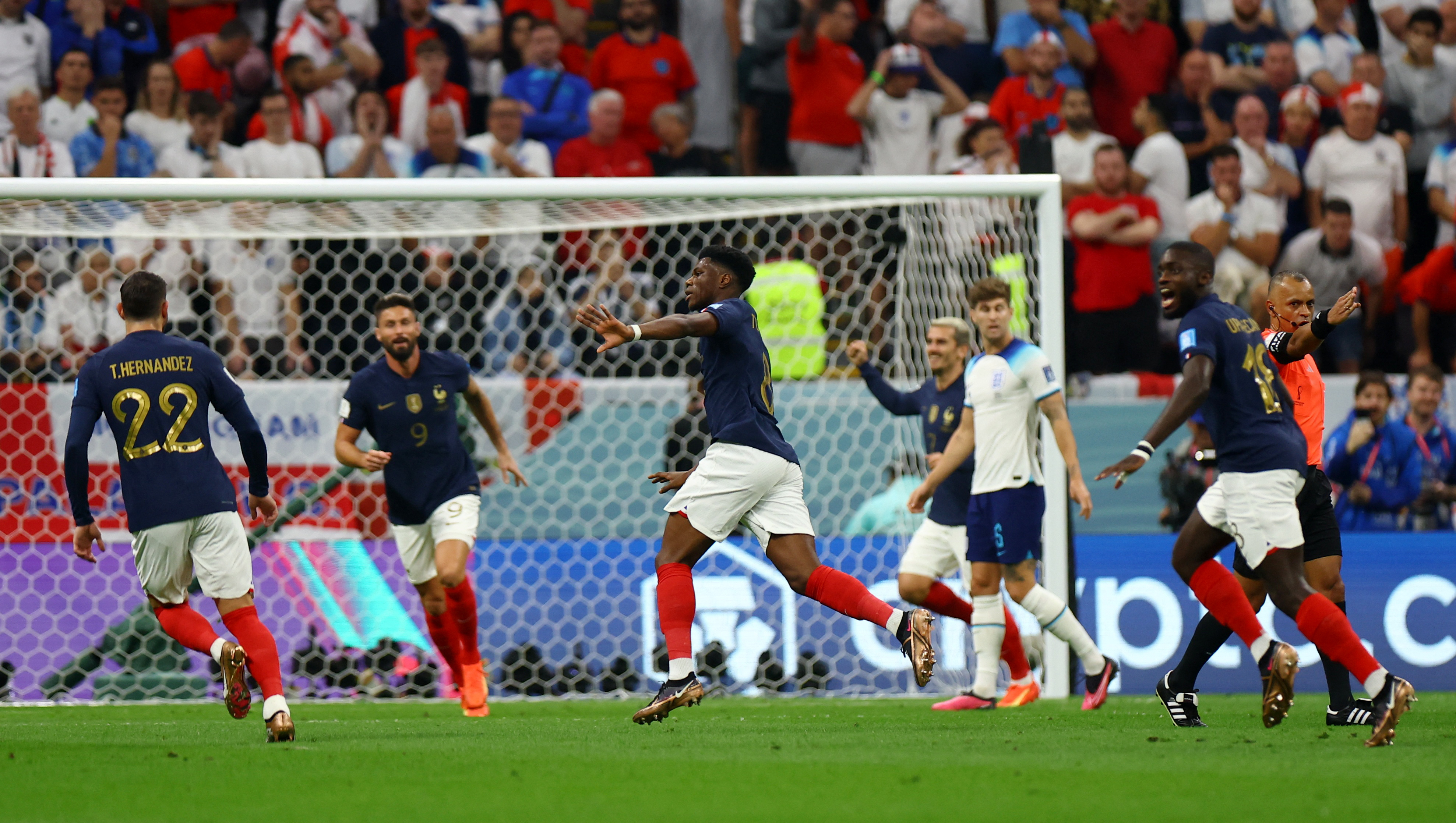 Aurelien Tchouameni celebra el 1-0 de Francia sobre Inglaterra en Al-Bayt (REUTERS/Hannah Mckay)