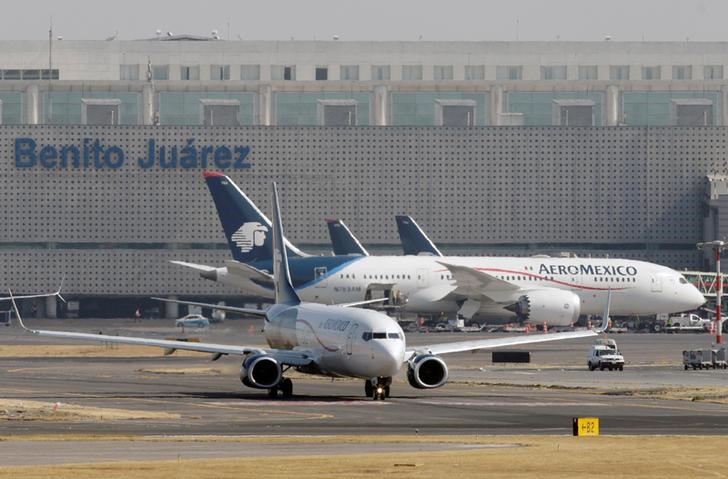 FOTO DE ARCHIVO. Vista de un avión Boeing 737-852 de Aeroméxico en el Aeropuerto Internacional Benito Juárez de Ciudad de México, México. Foto tomada el 10 de enero de 2018. REUTERS/Daniel Becerril