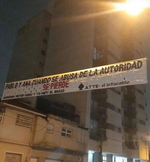 Apareci&oacute; un misterioso pasacalle en un colegio de Mar del Plata y lo atribuyen a la expulsi&oacute;n de un alumno