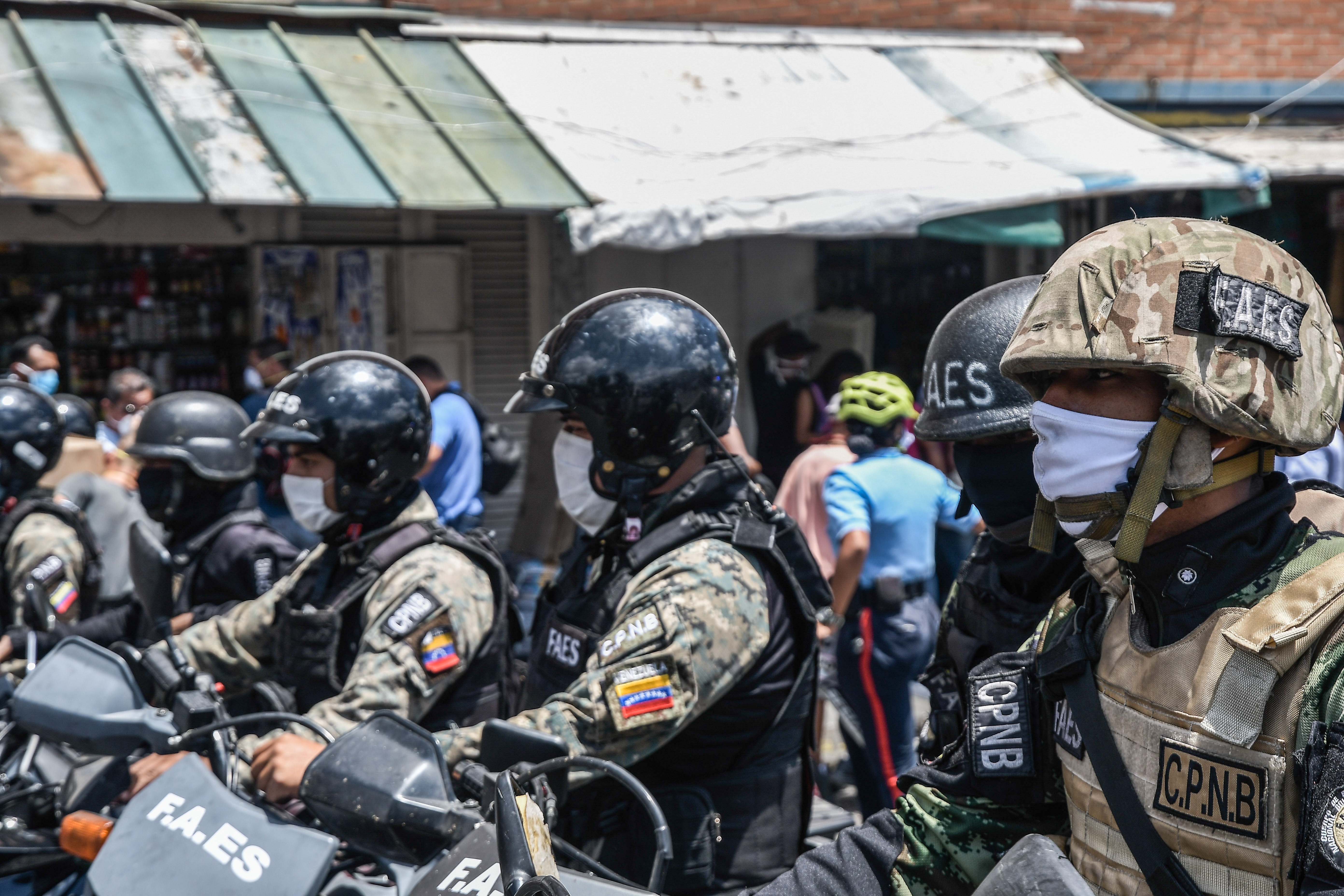 Agentes de las FAES en Caracas (Román Camacho/Europa Press)