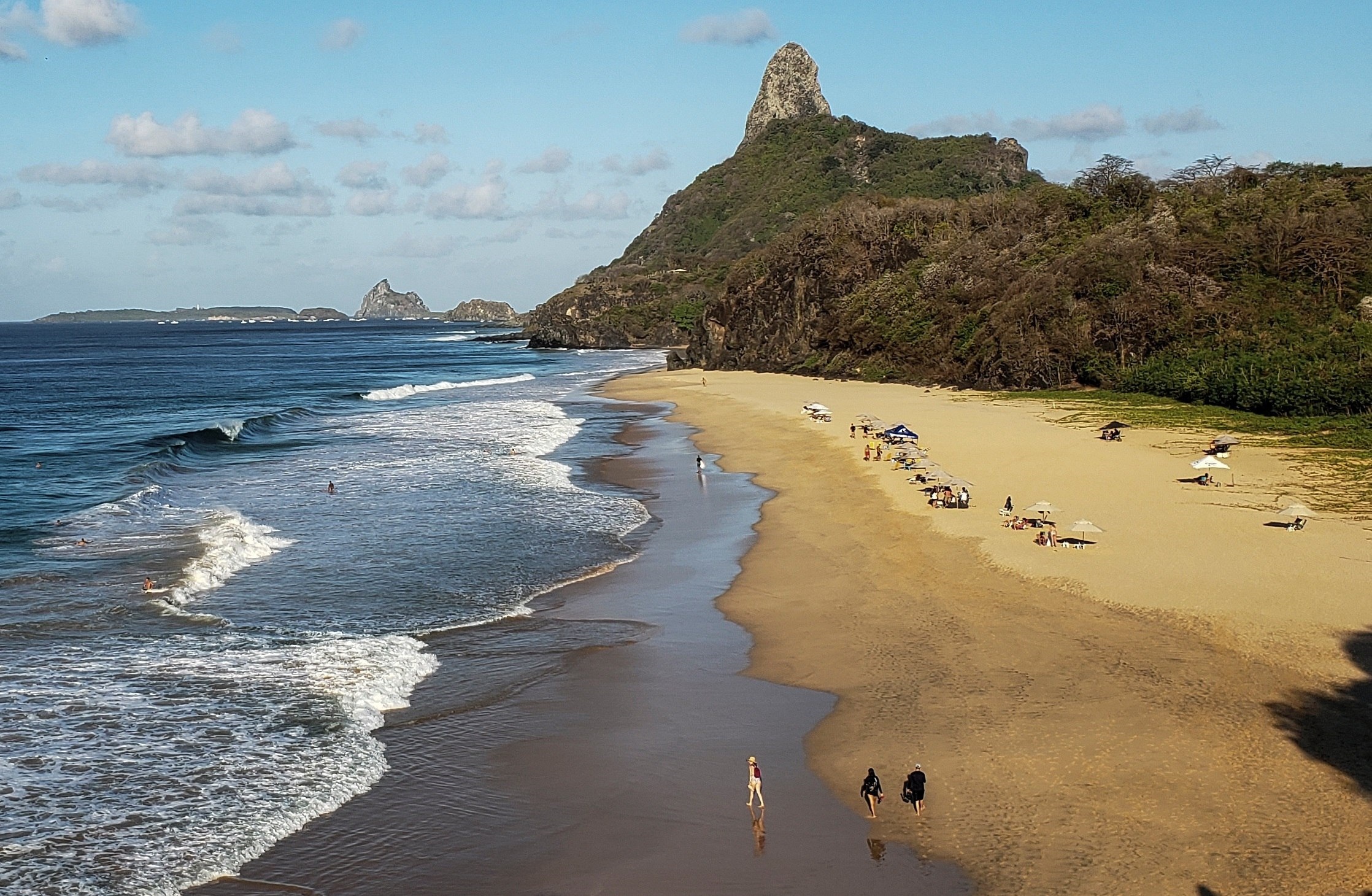 Las playas de Brasil son famosas por sus arenas claras y aguas cálidas, ideales para los amantes del mar. (EFE/ Waldheim Montoya)
