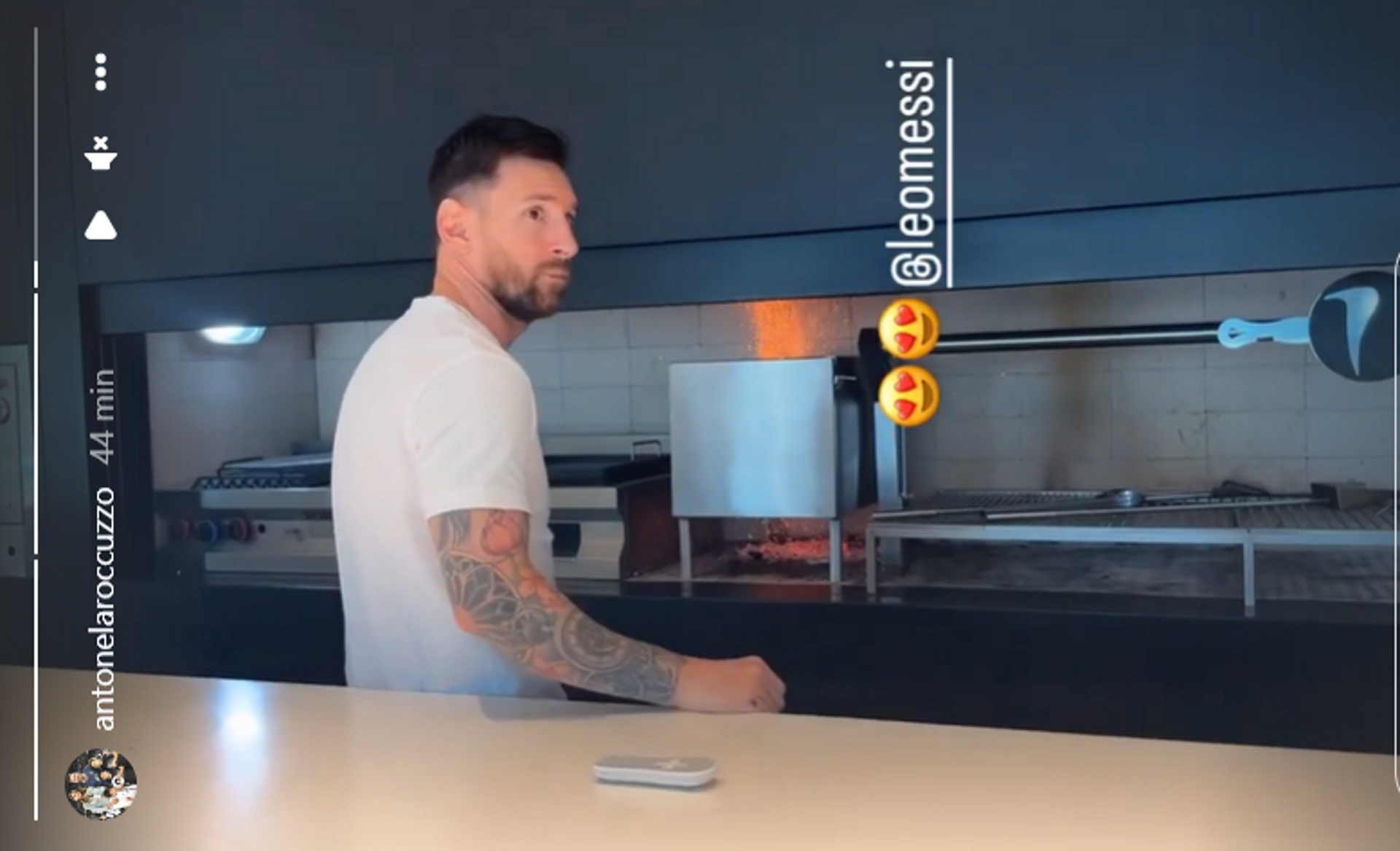 Messi en su faceta de asador