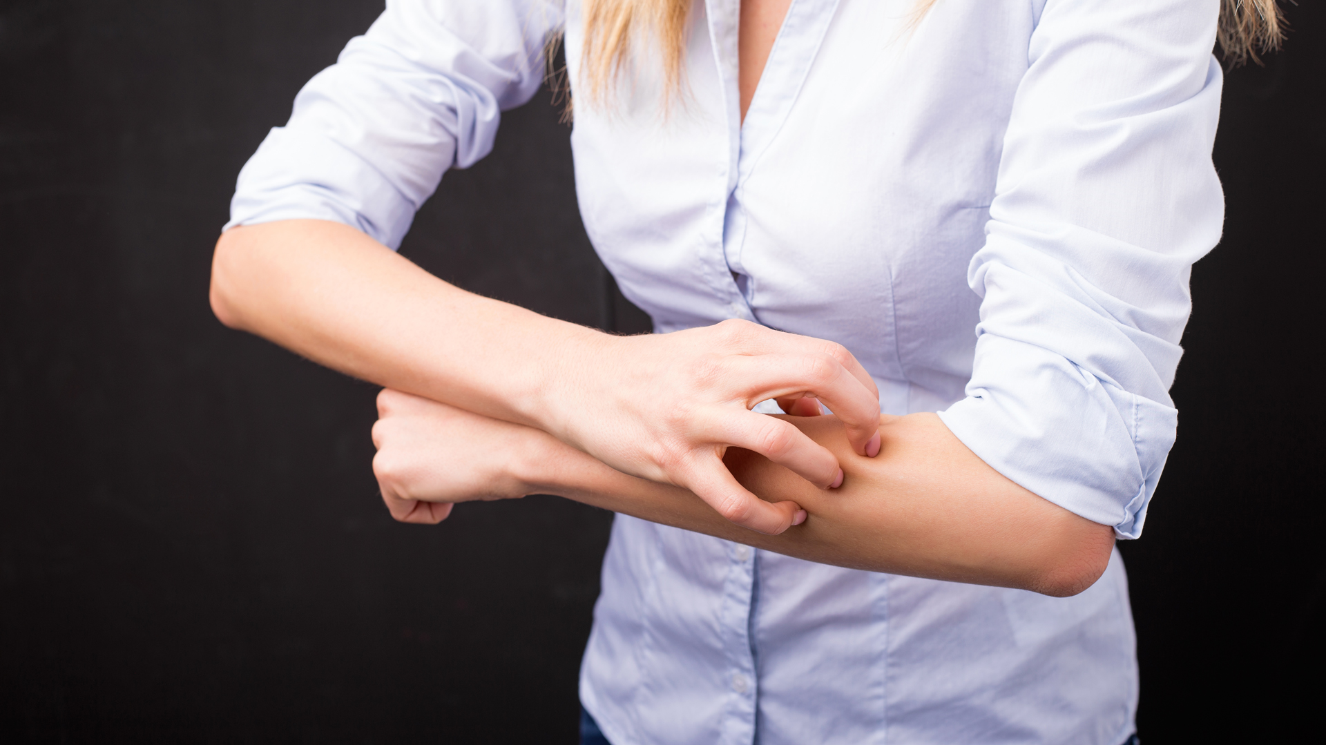 En la psoriasis, el dolor y la picazón que producen las lesiones cutáneas son dos de los principales síntomas