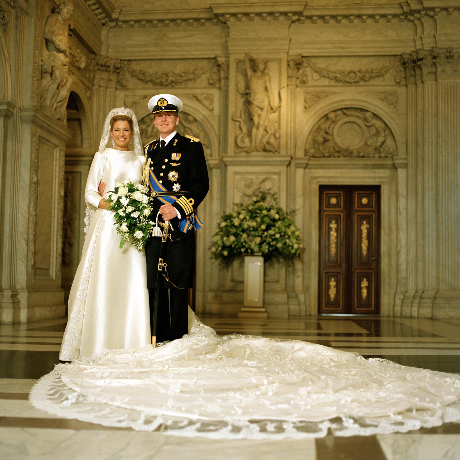 Luego de un apasionado noviazgo de tres años, el 2 de febrero de 2002 Máxima se casó con Guillermo de Holanda, en una espectacular ceremonia religiosa en la catedral medieval de Ámsterdam Nieuwe Kerk y con una fiesta para casi dos mil invitados