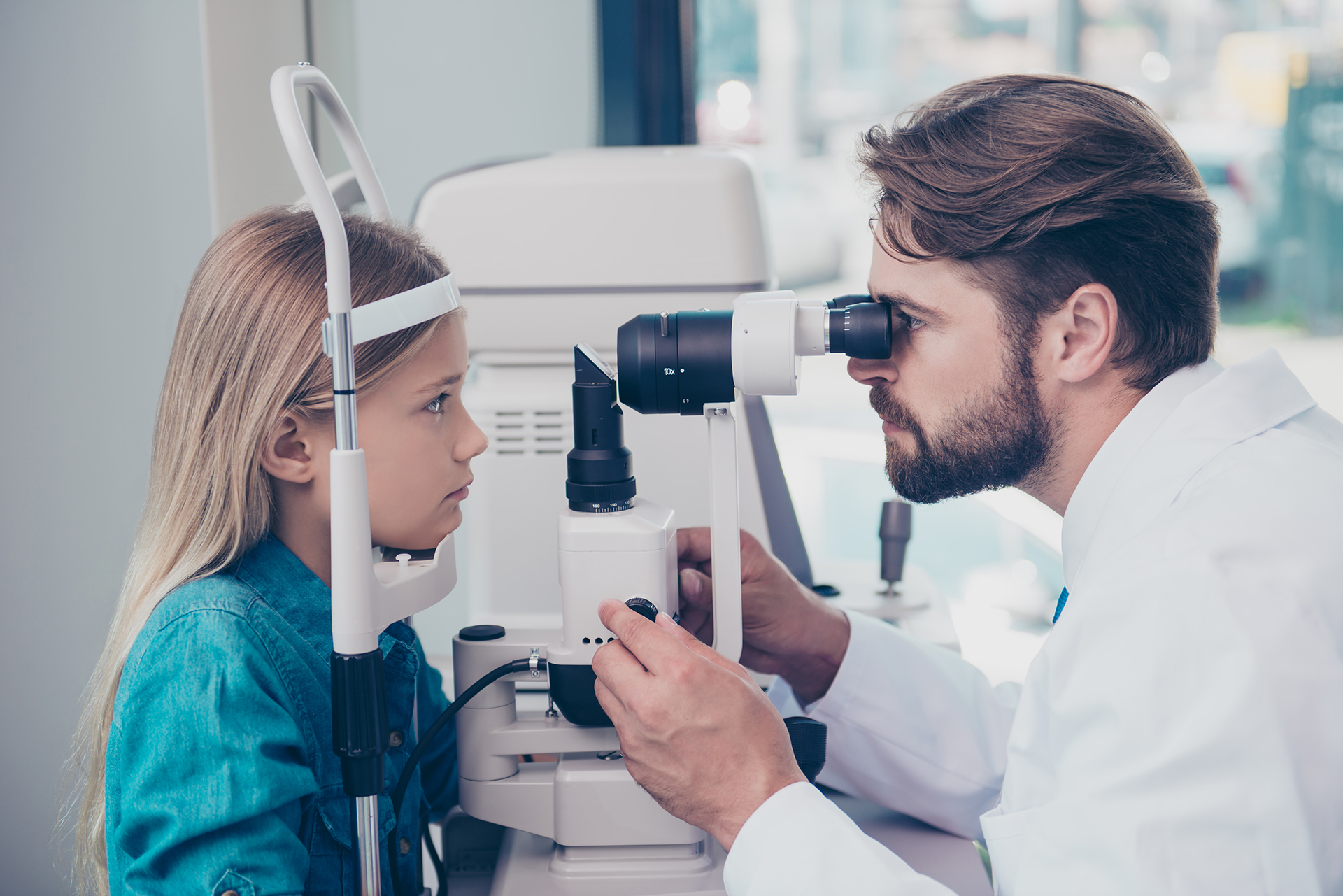 Dentro de las causas más comunes del “ojo vago” o ambliopía se encuentran la ametropía, es decir, la presencia de un vicio refractivo en ambos ojos, las hipermetropías, miopias y /o astigmatismos (Shutterstock)