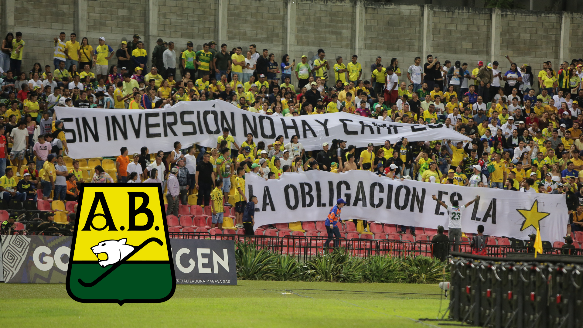 Esta fue la pancarta con la que hinchas invadieron el campo de juego en el partido del Atlético Bucaramanga y Deportes Tolima. Colprensa.