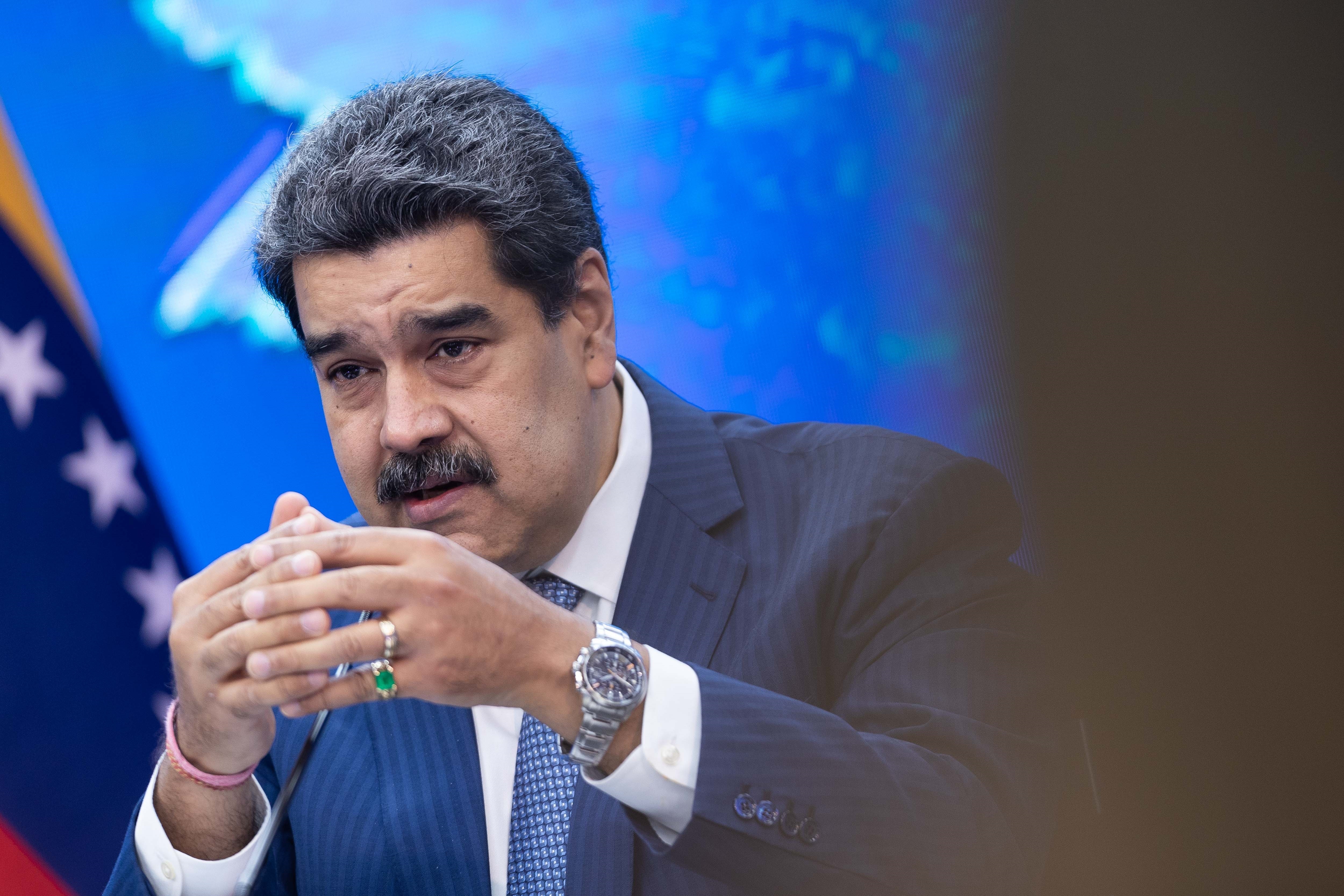 La oposición busca promover un revocatorio para terminar con la dictadura de Maduro (EFE/RAYNER PEÑA R.)