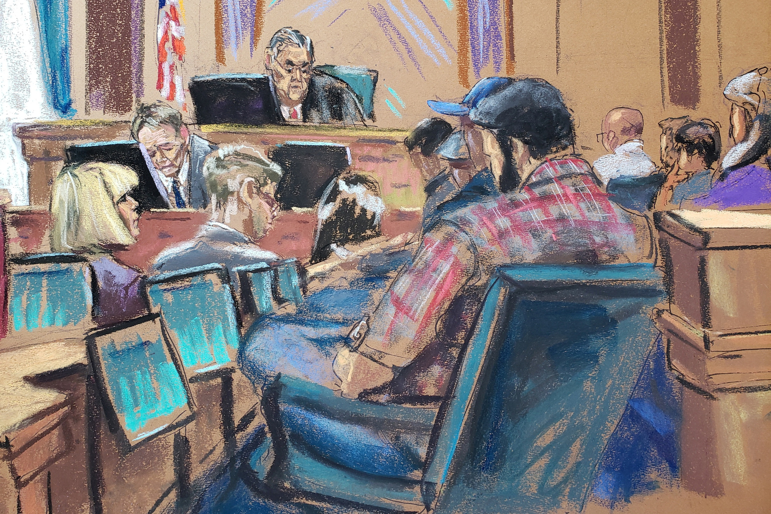 El juez de distrito de EEUU Lewis Kaplan instruye al jurado de seis hombres y tres mujeres sobre derecho mientras E. Jean Carroll observa, después de que terminaron los argumentos finales (REUTERS/Jane Rosenberg)