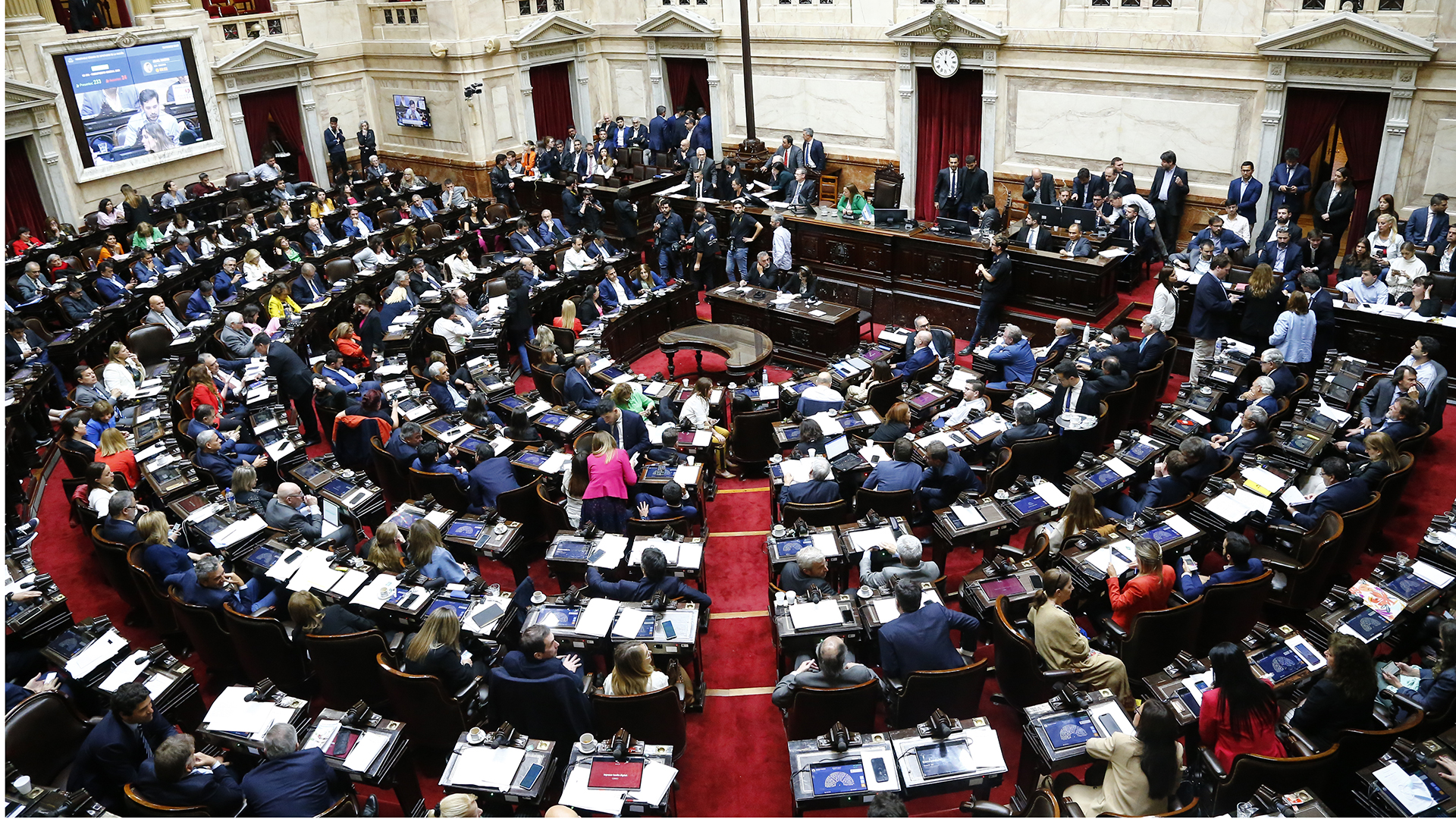 Los diputados y senadores tendrán un aumento en sus salarios (Luciano González)