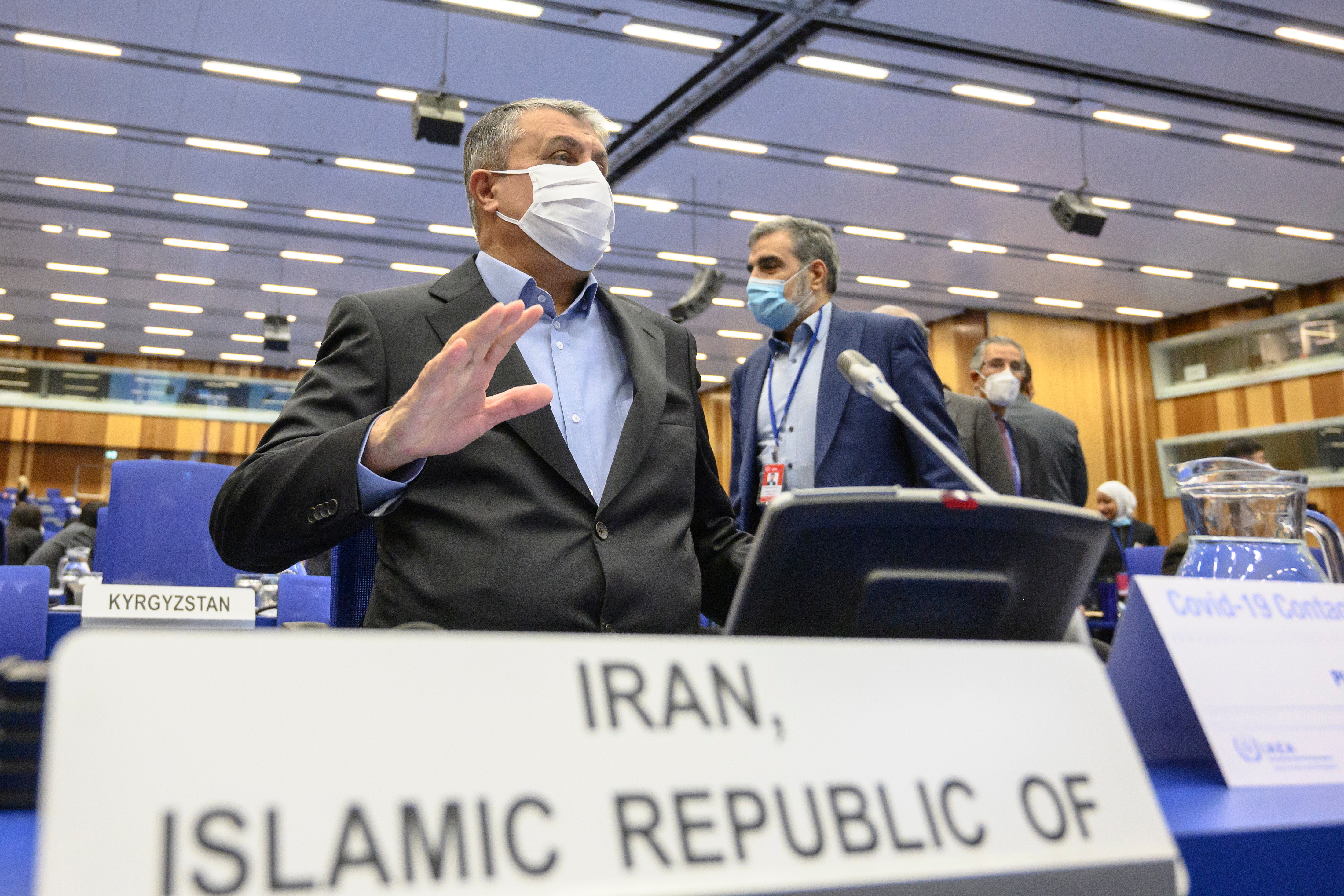 El jefe de la Organización de Energía Atómica de Irán, Mohamad Eslami, en una reunión del OIEA en Viena (Foto: EFE)
