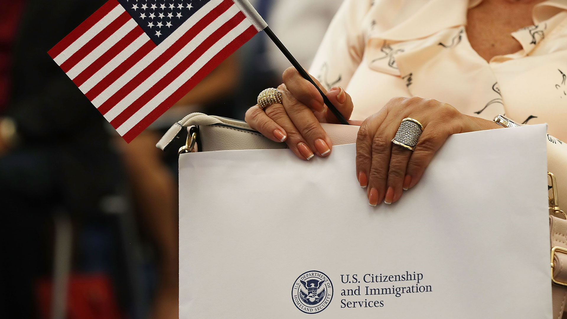Estados Unidos: Cómo evitar las estafas al tramitar los documentos de migración