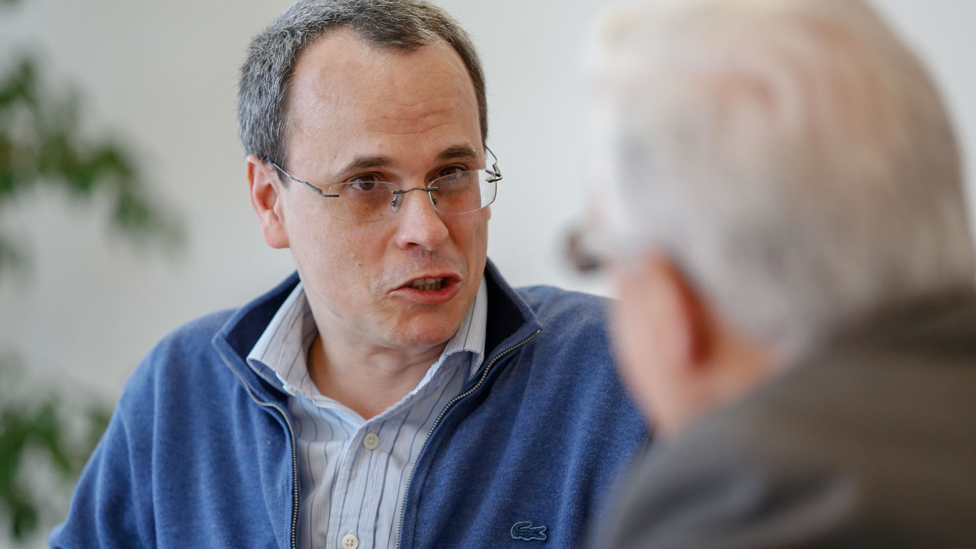 "La economía crece, pero creo que se está empezando a notar una desaceleración y probablemente se acentúe aún más en el segundo semestre cuando el tarifazo empiece a golpear el bolsillo de los hogares"