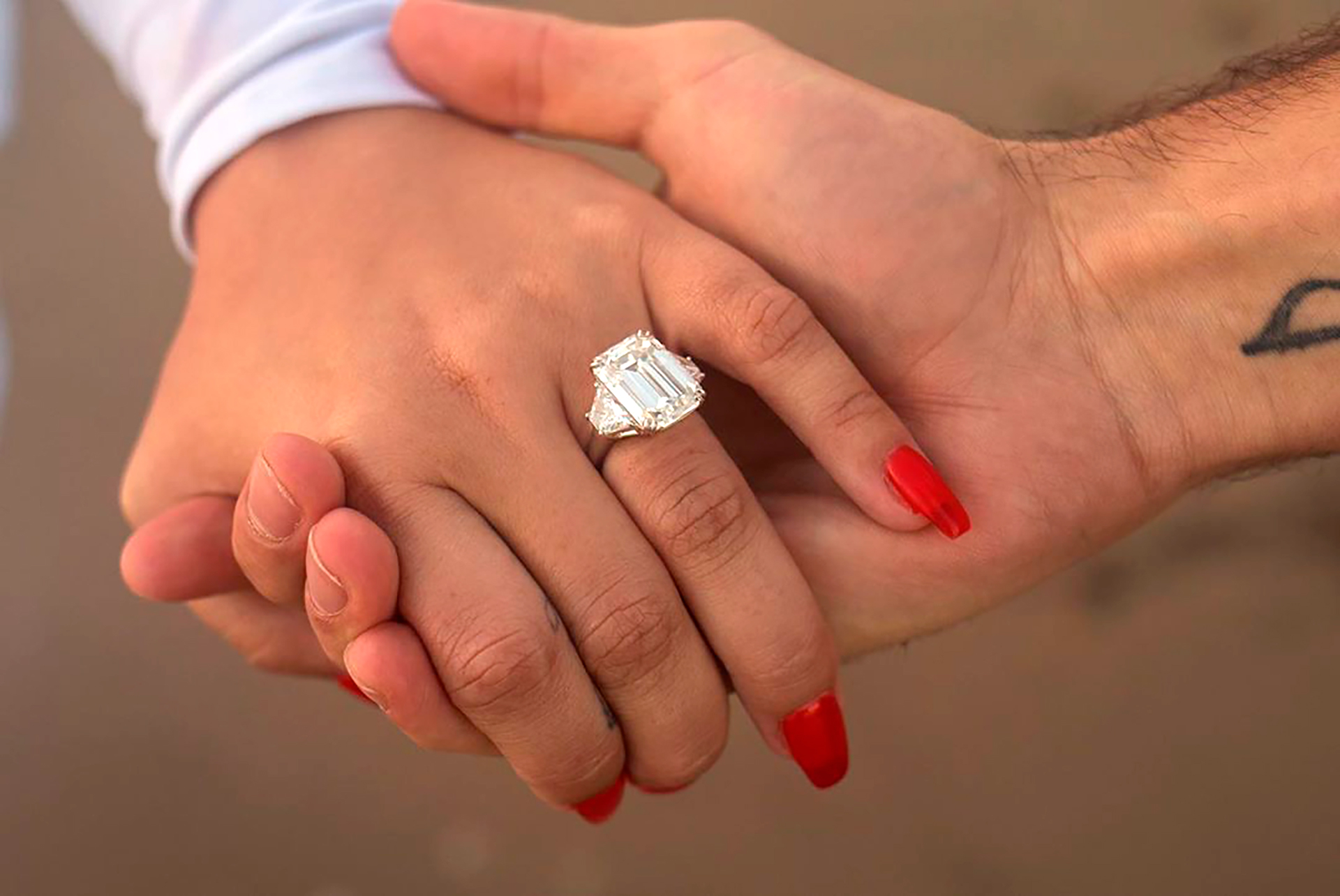 Así era el anillo de compromiso que le dio Max a Demi (Foto: Instagram @maxehrich)