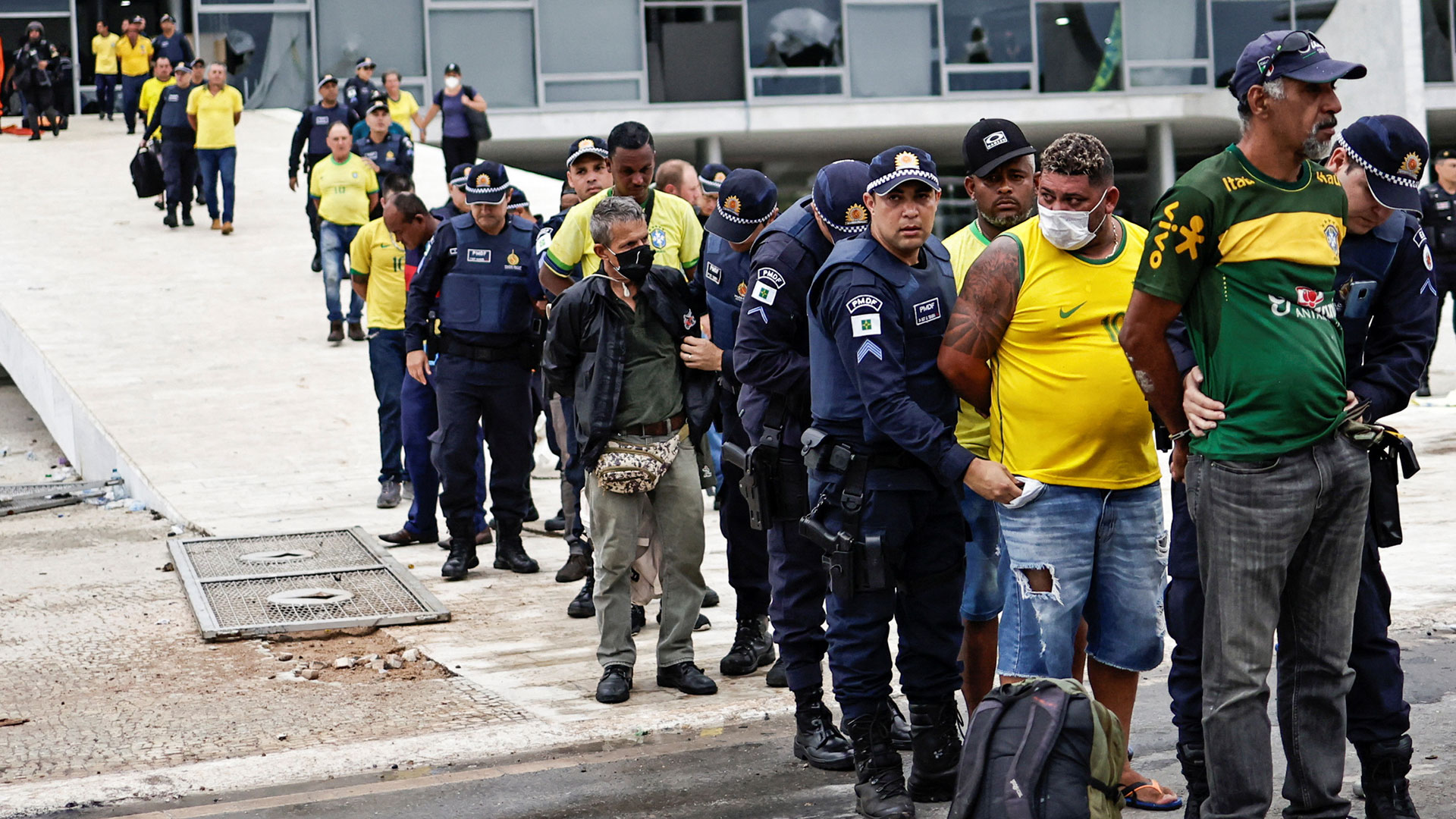 Las autoridades detienen a manifestantes en la capital brasileña